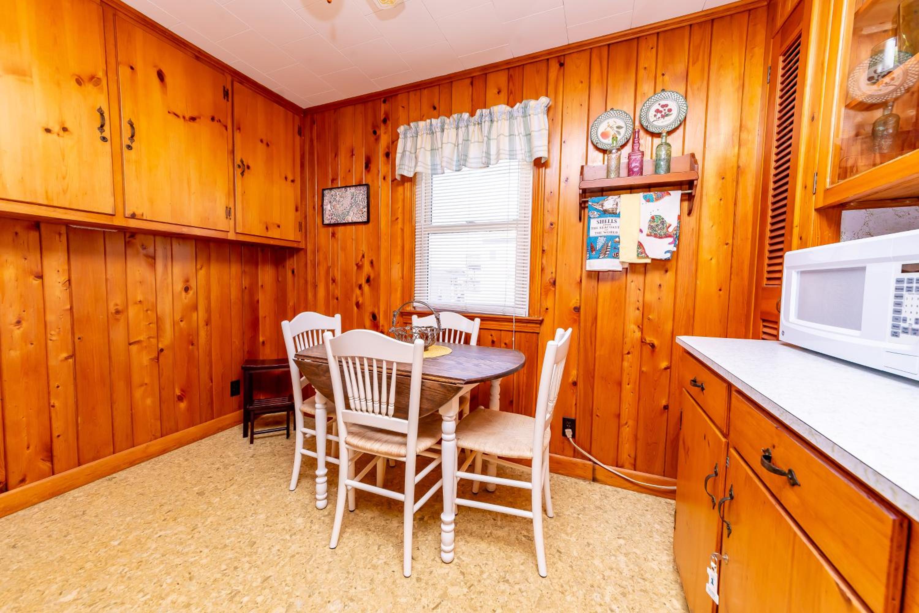 Williams - S Nags Head MP 19, 100 Ft to the Beach, Ocean View, 3 Bedrooms, Close to Pier