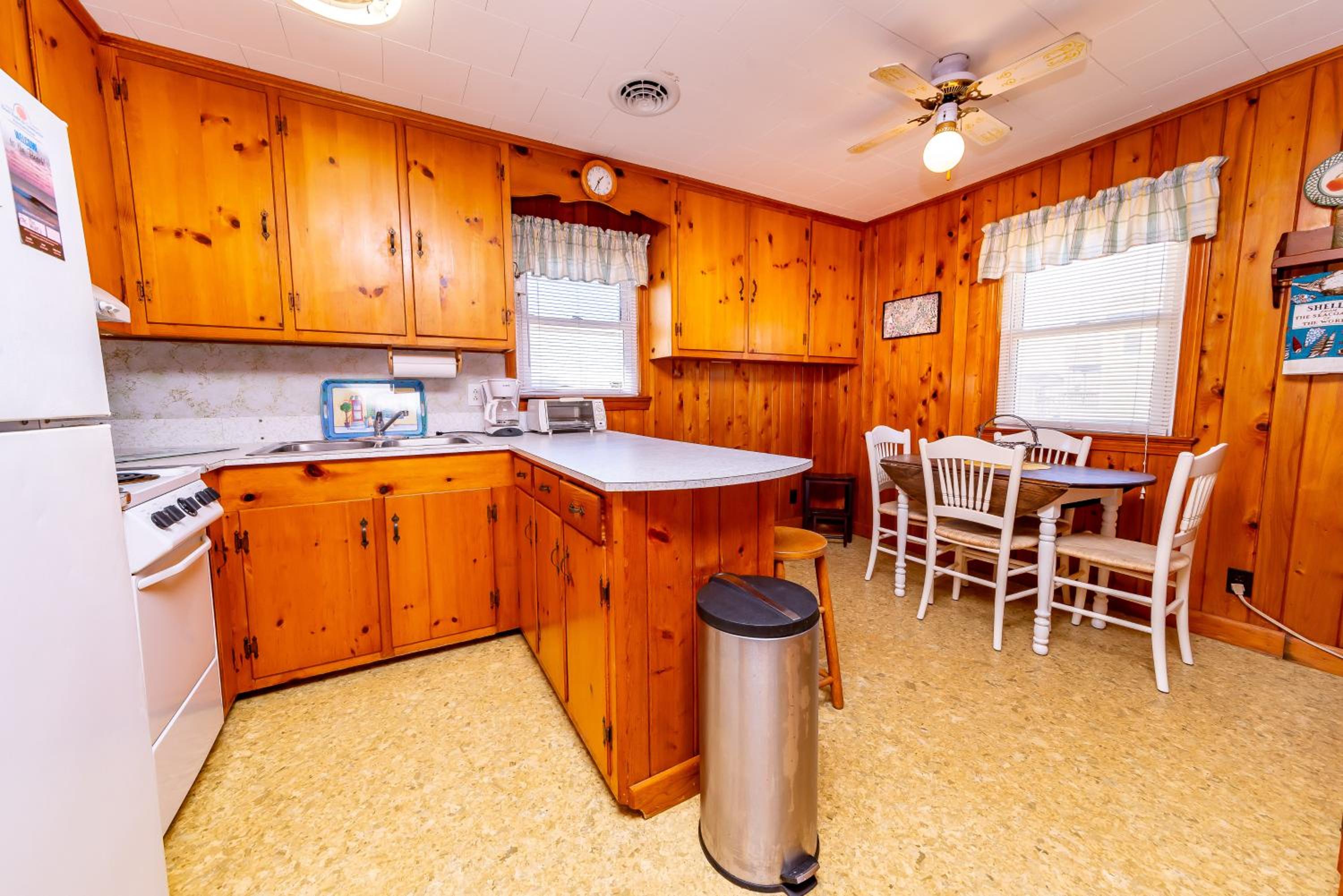 Williams - S Nags Head MP 19, 100 Ft to the Beach, Ocean View, 3 Bedrooms, Close to Pier