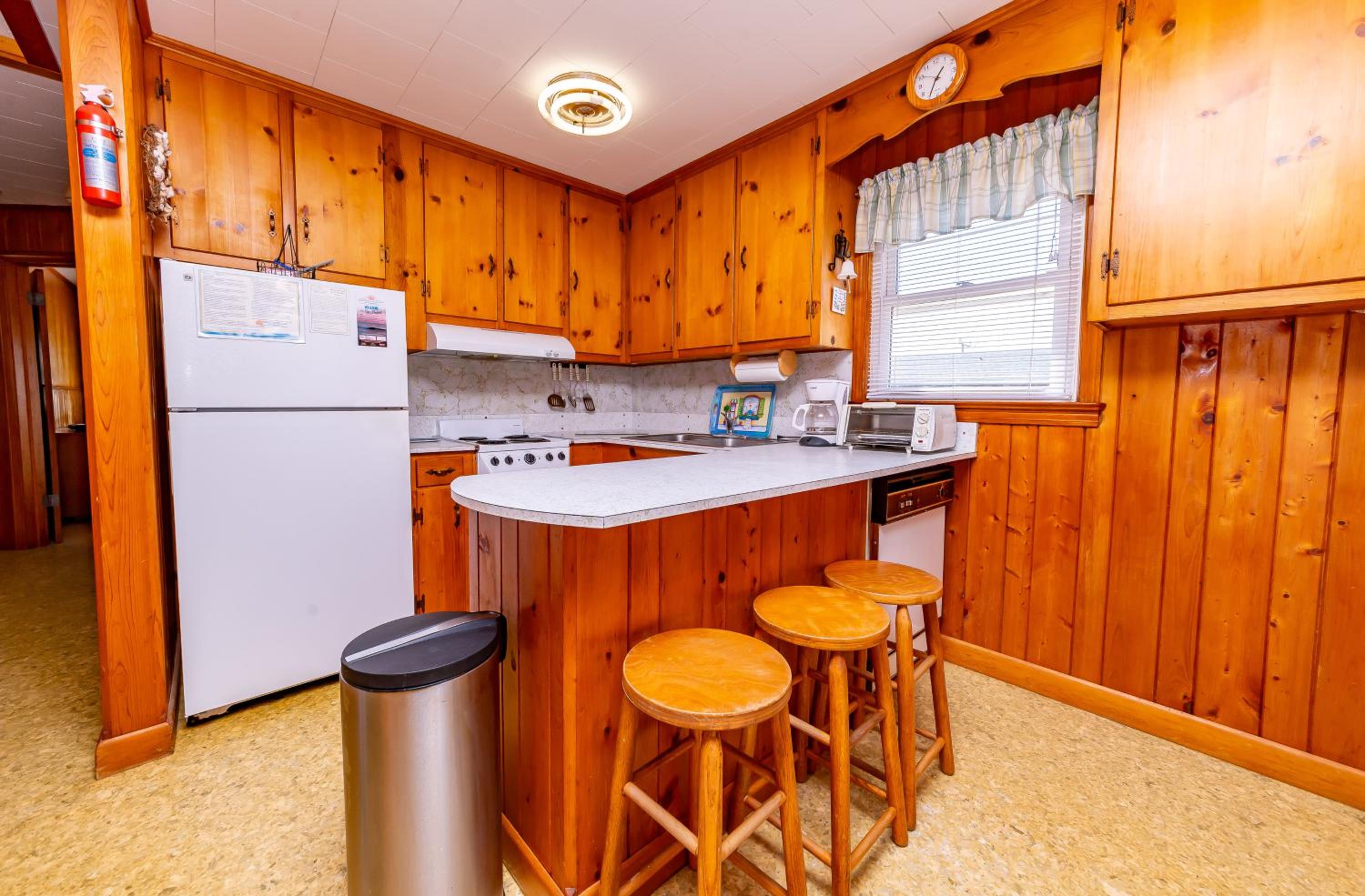 Williams - S Nags Head MP 19, 100 Ft to the Beach, Ocean View, 3 Bedrooms, Close to Pier