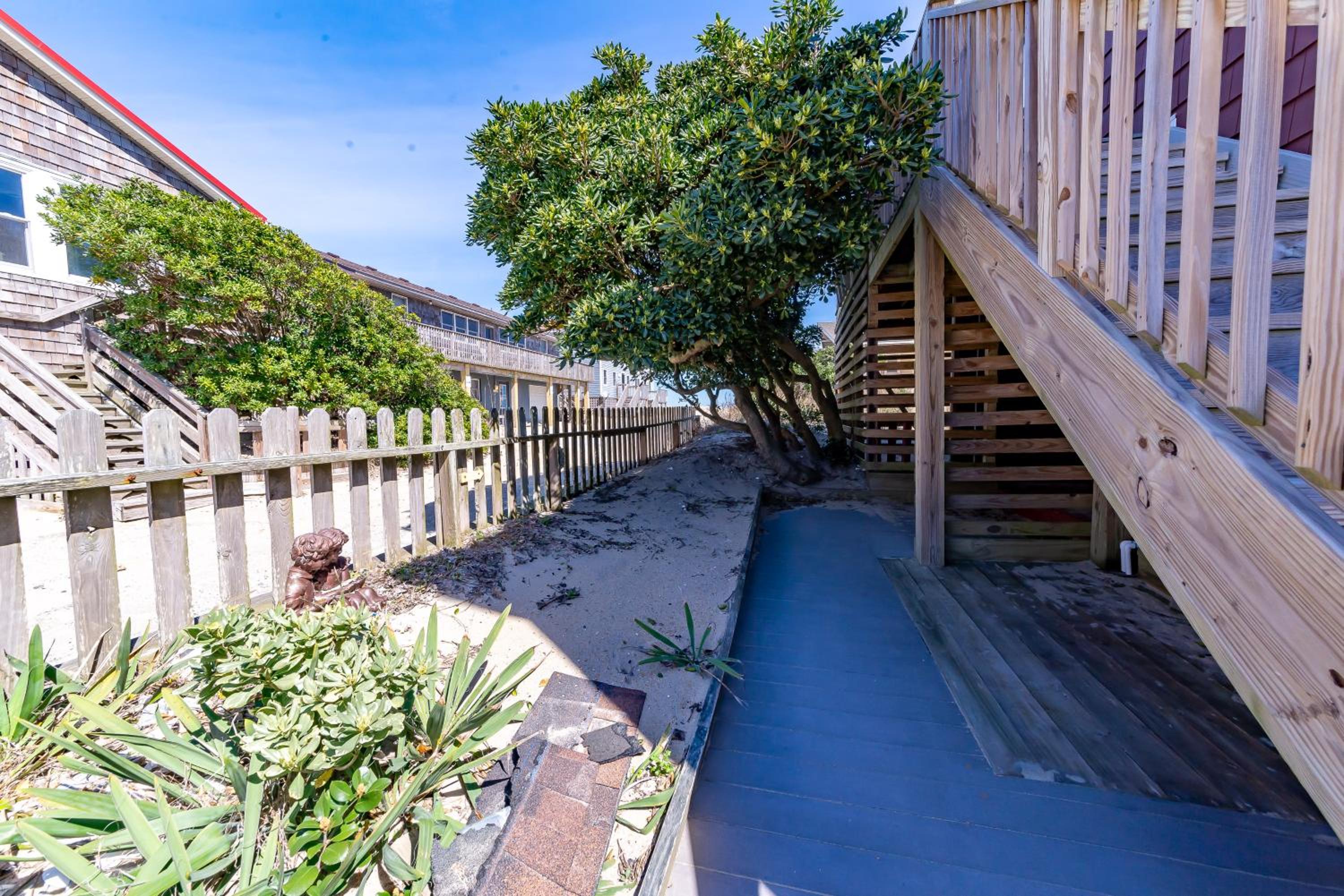 Williams - S Nags Head MP 19, 100 Ft to the Beach, Ocean View, 3 Bedrooms, Close to Pier