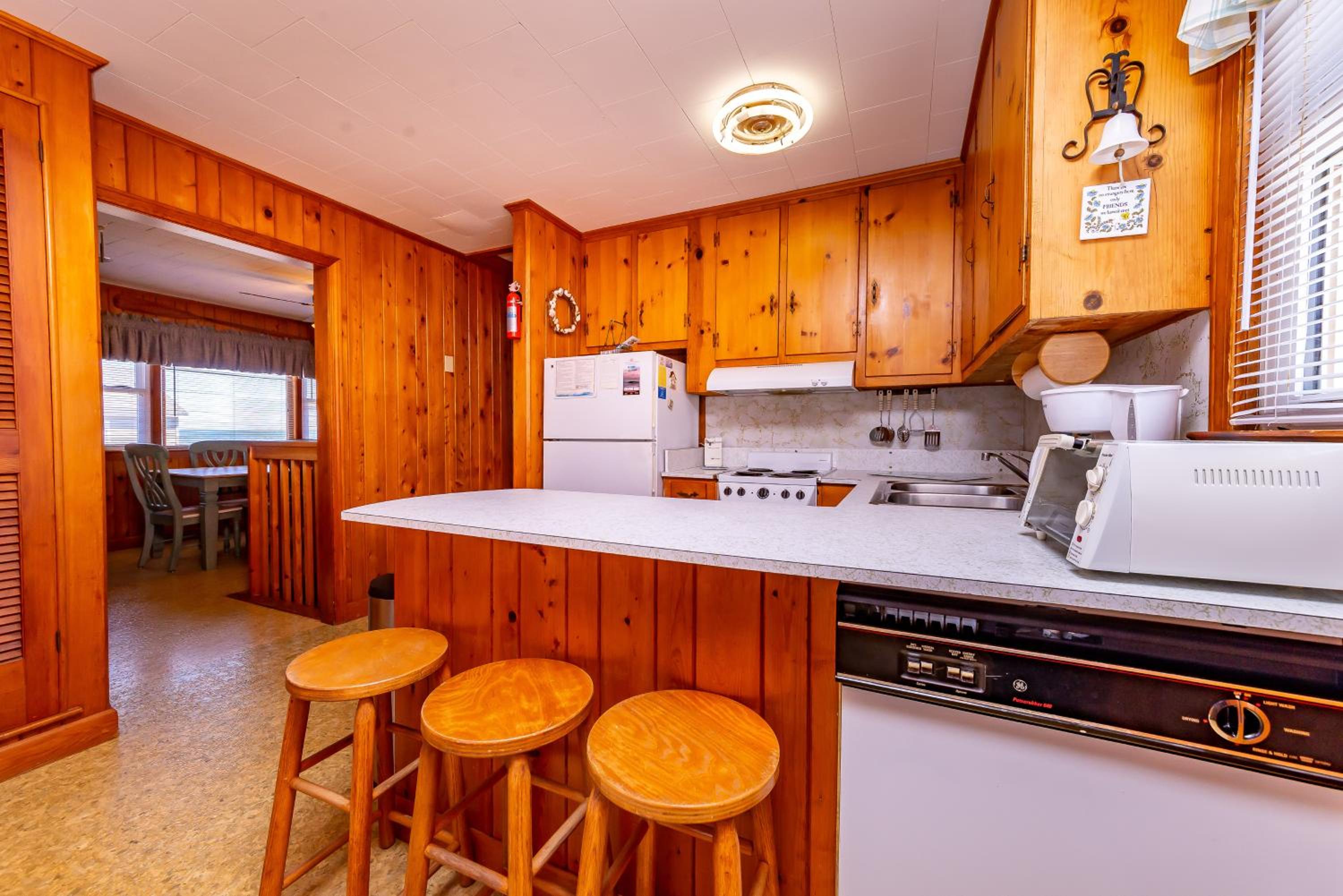 Williams - S Nags Head MP 19, 100 Ft to the Beach, Ocean View, 3 Bedrooms, Close to Pier