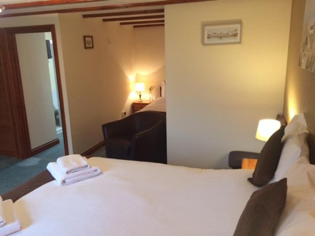 Crown House & Lodges B&B view 4