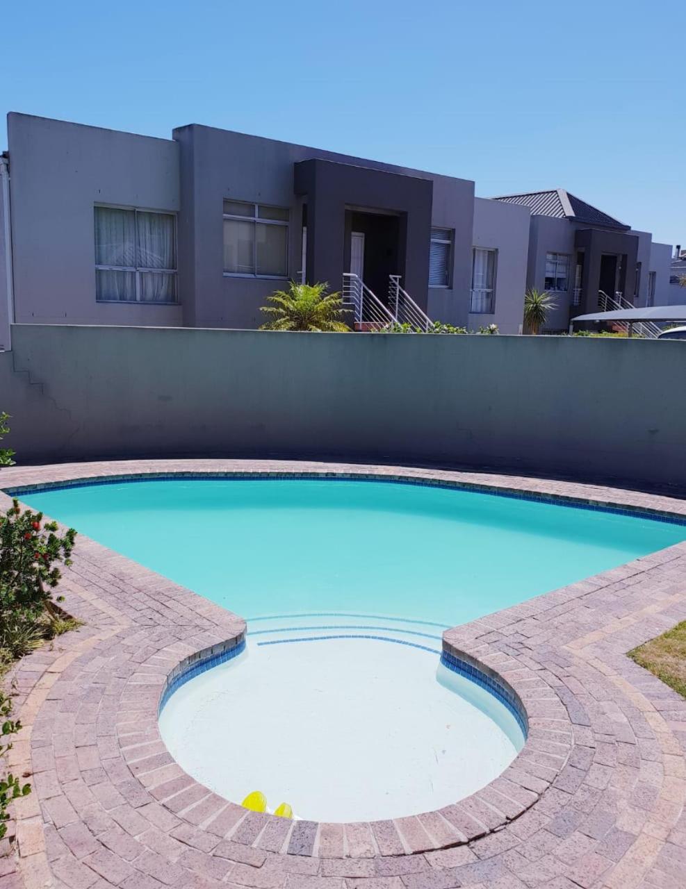 D'urban Ridge Self catering Apartment view 4