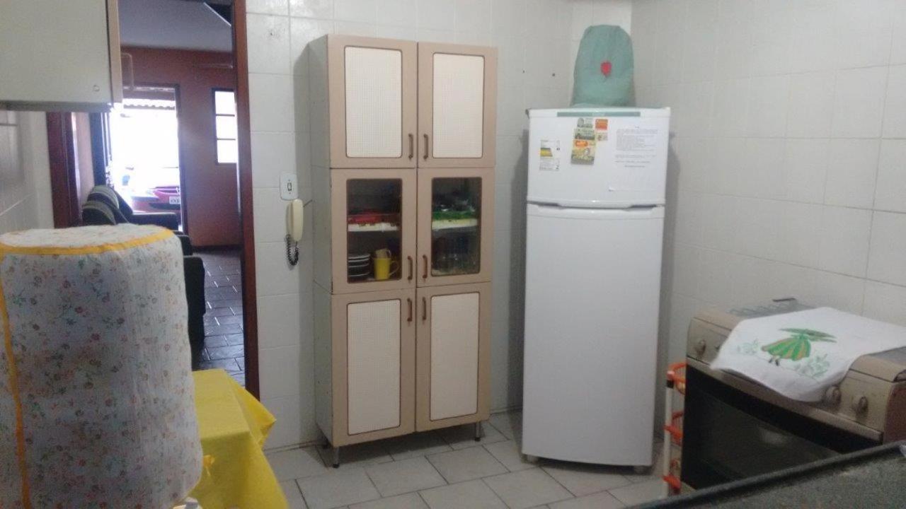 Casa com 2 quartos em condomínio