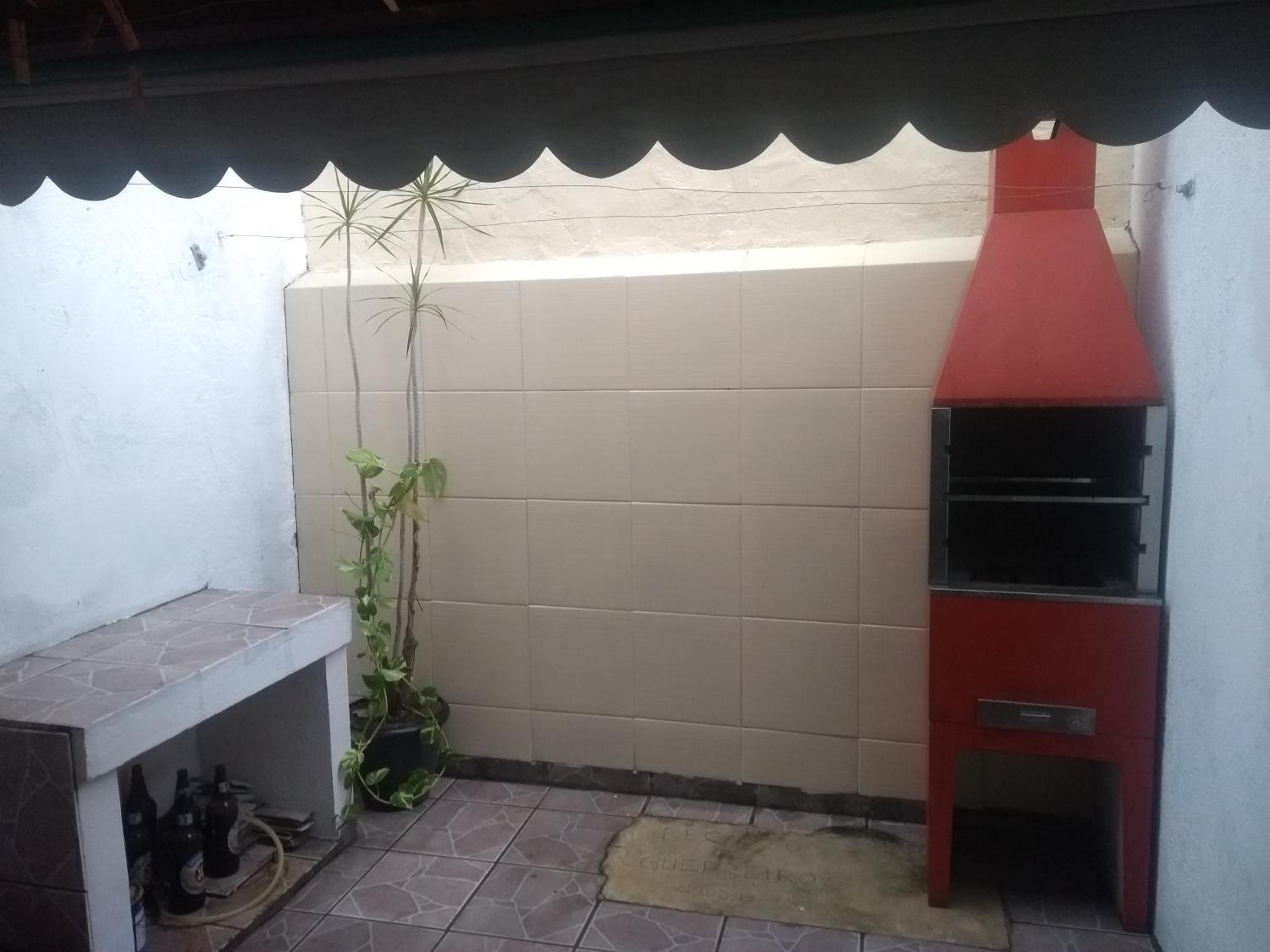 Casa com 2 quartos em condomínio