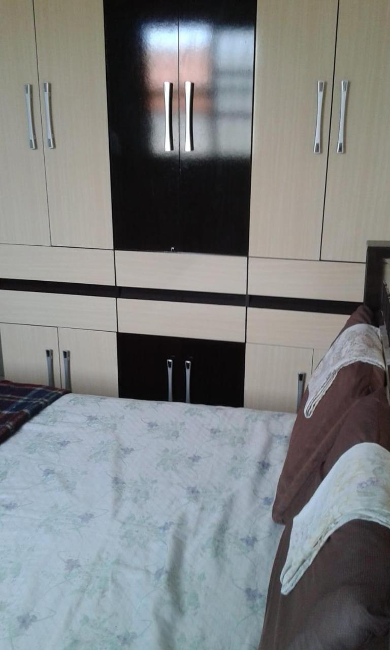 Casa com 2 quartos em condomínio