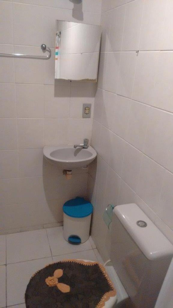 Casa com 2 quartos em condomínio