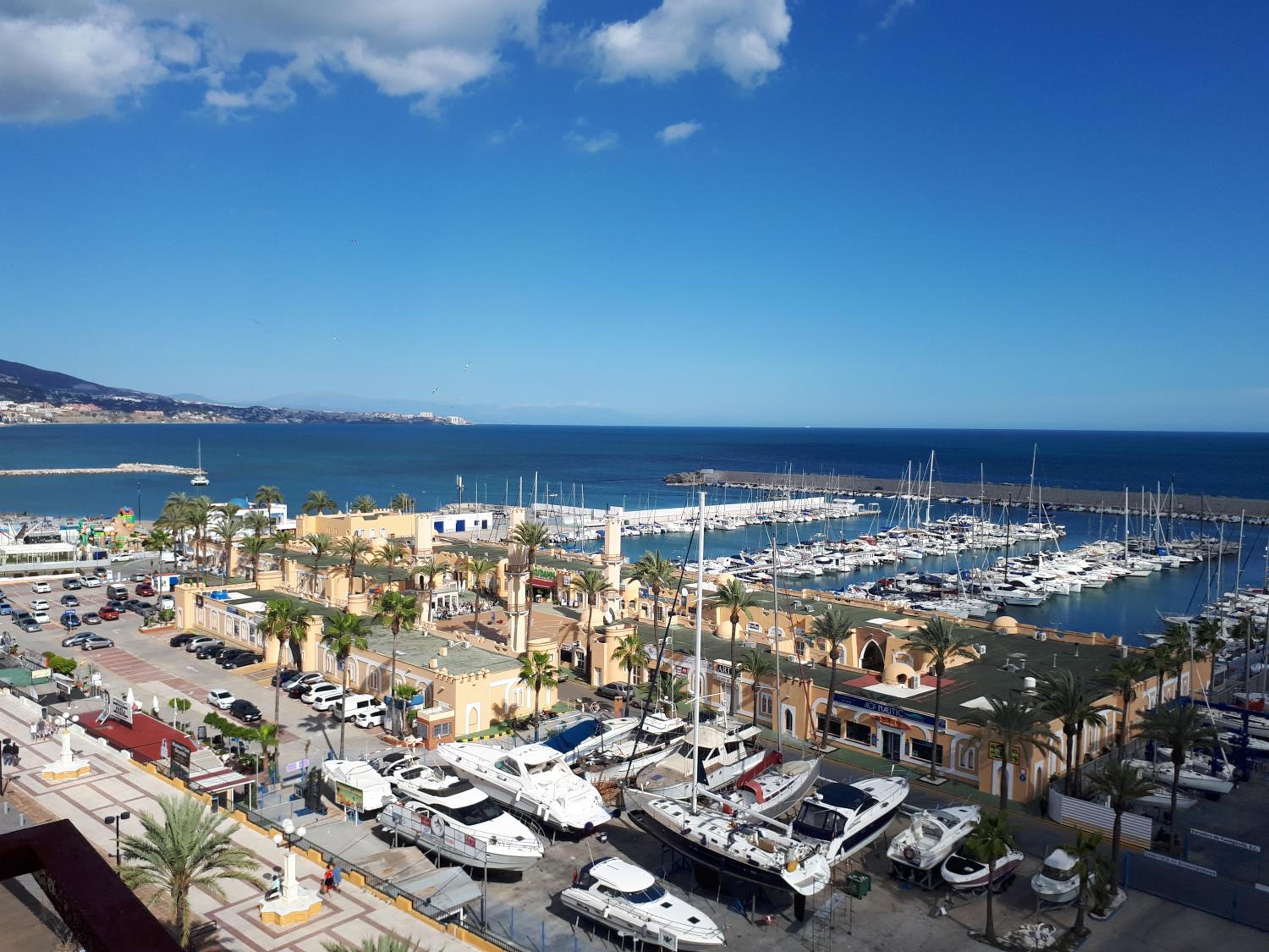 Apartment on the harbor, first line with beautiful sea view in 4 star hotel view 5