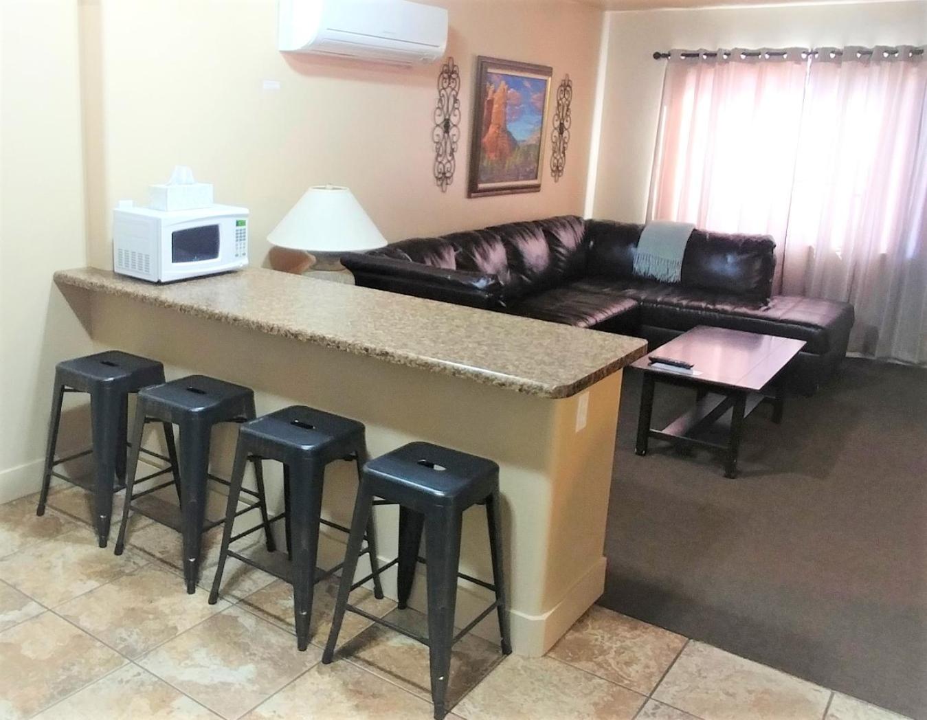 Page Vacations - Lake Powell Motel  Apartments - Property Image 2