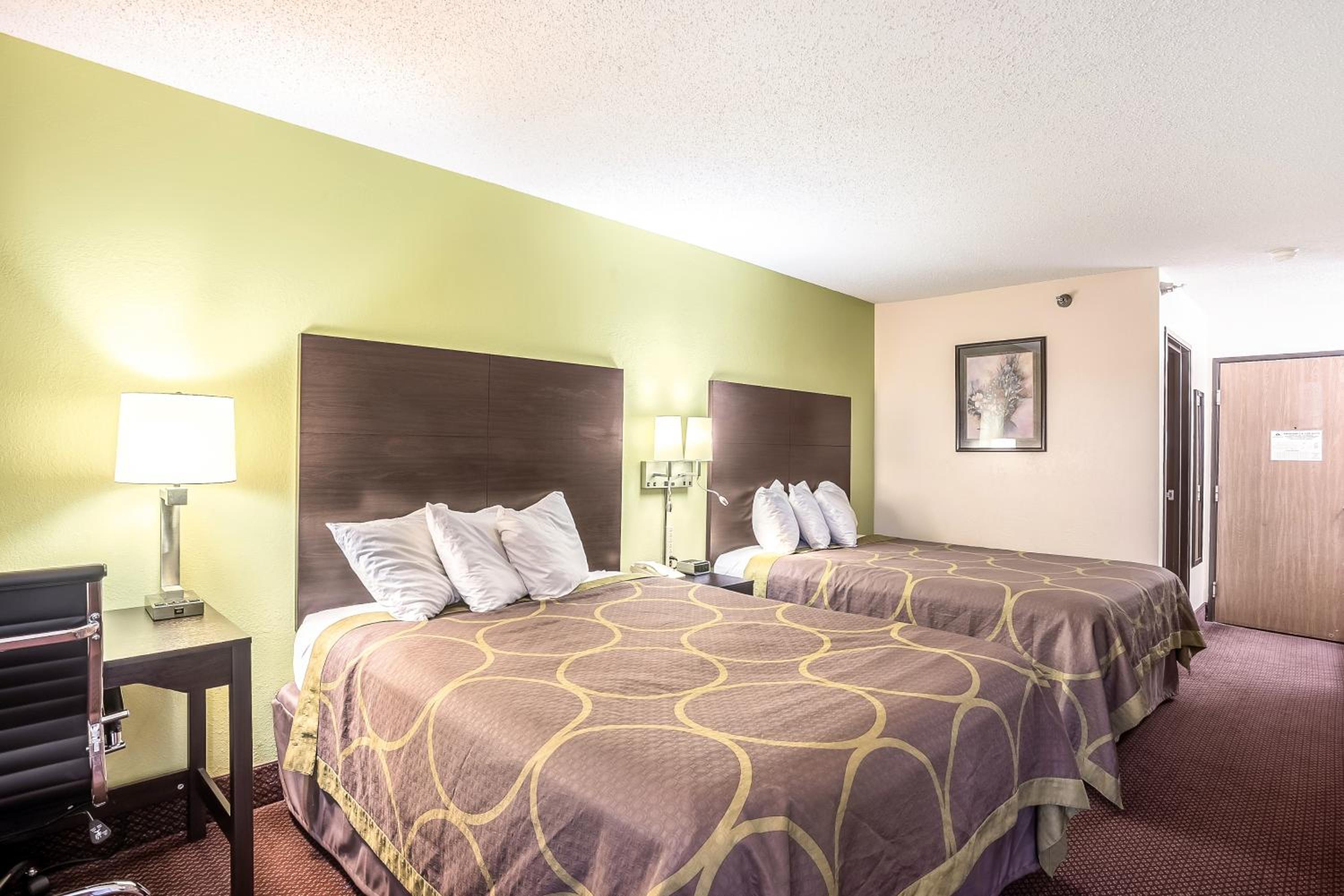Galesburg Vacations - Super 8 by Wyndham Galesburg - Property Image 25