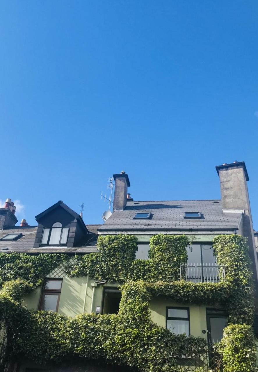 Crescent Close