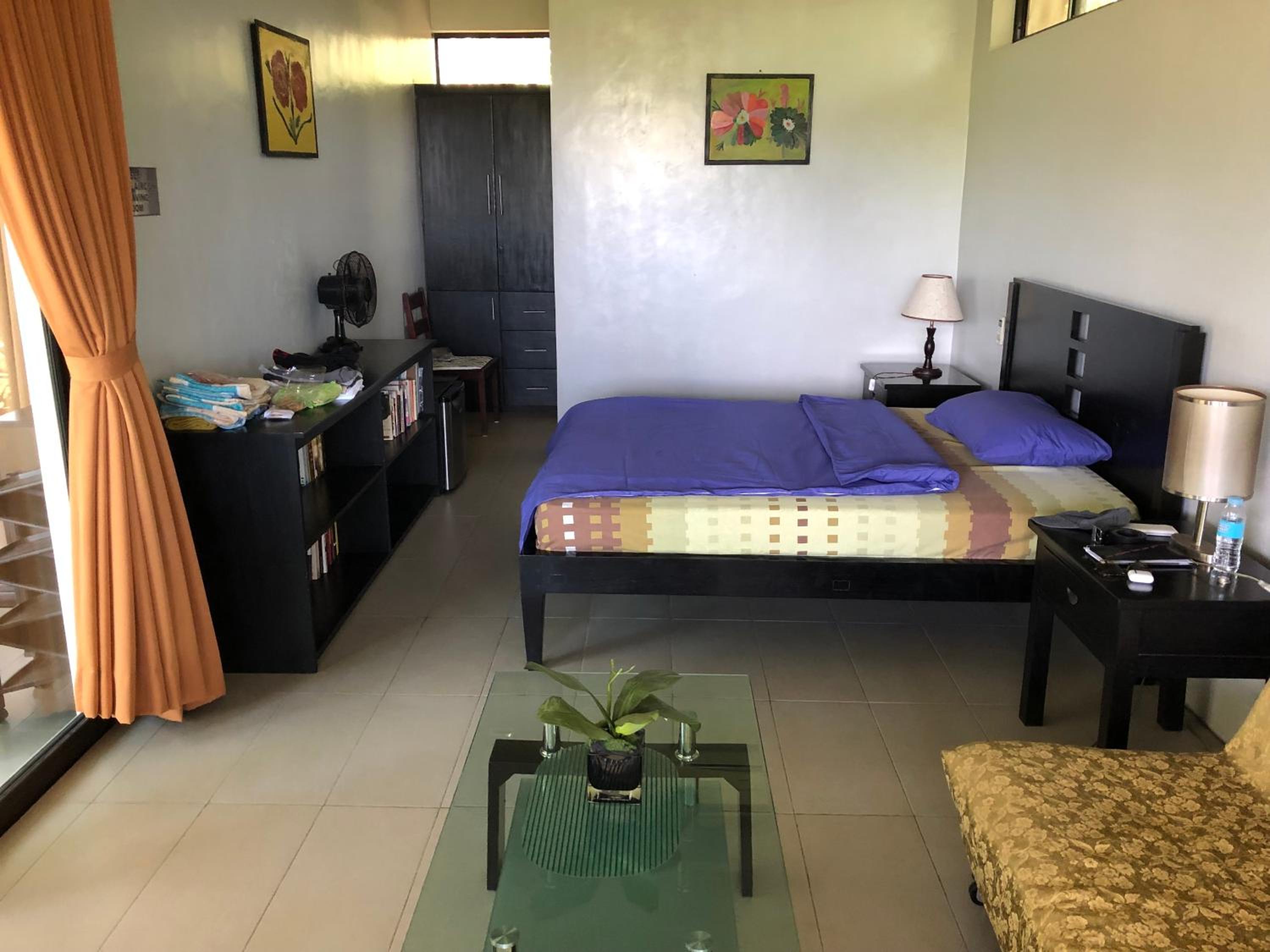 Modern Room with beautiful pool - Image 3