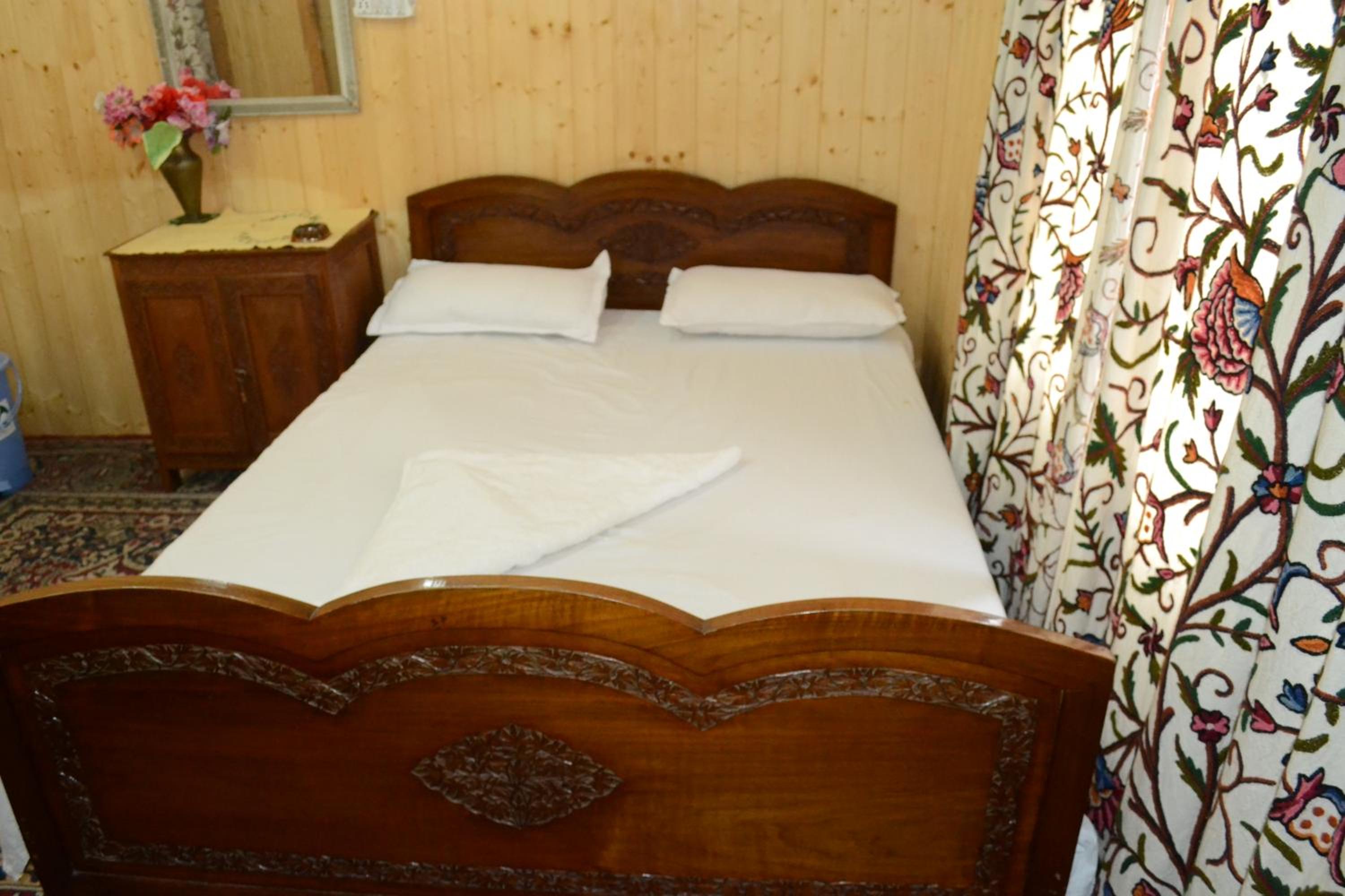 Houseboat New Suzan