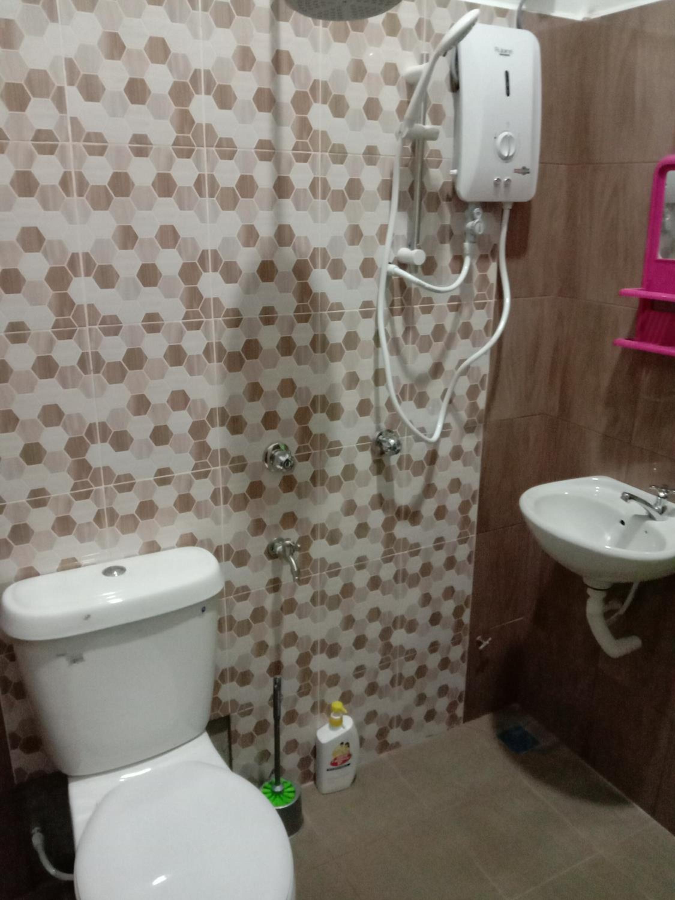 DYANA INN TRANSIT ROOMS photo 8