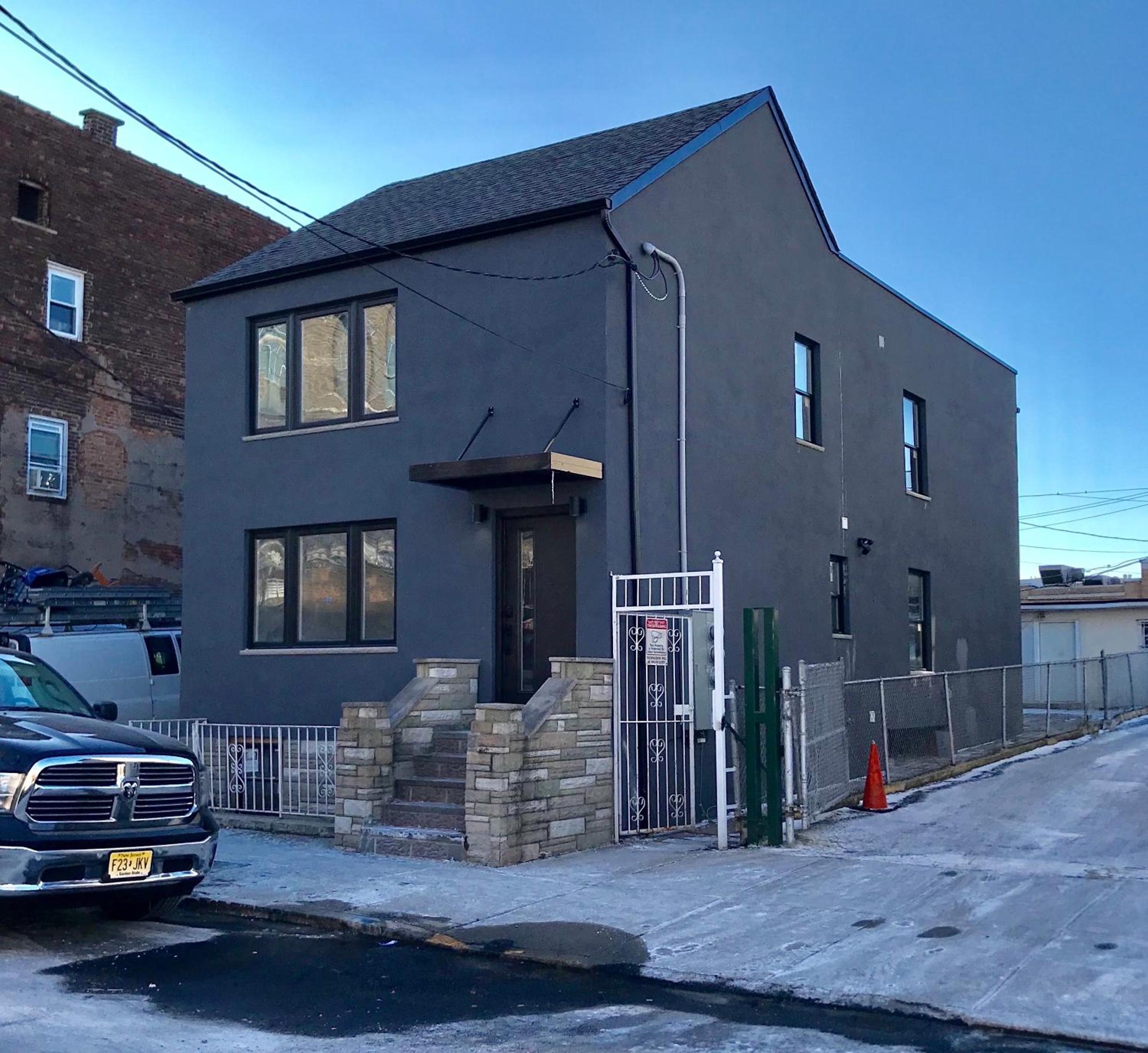 Modern GuestHouse Ironbound Newark with KITCHEN-FastTrainToNYC-OneStopToAirport