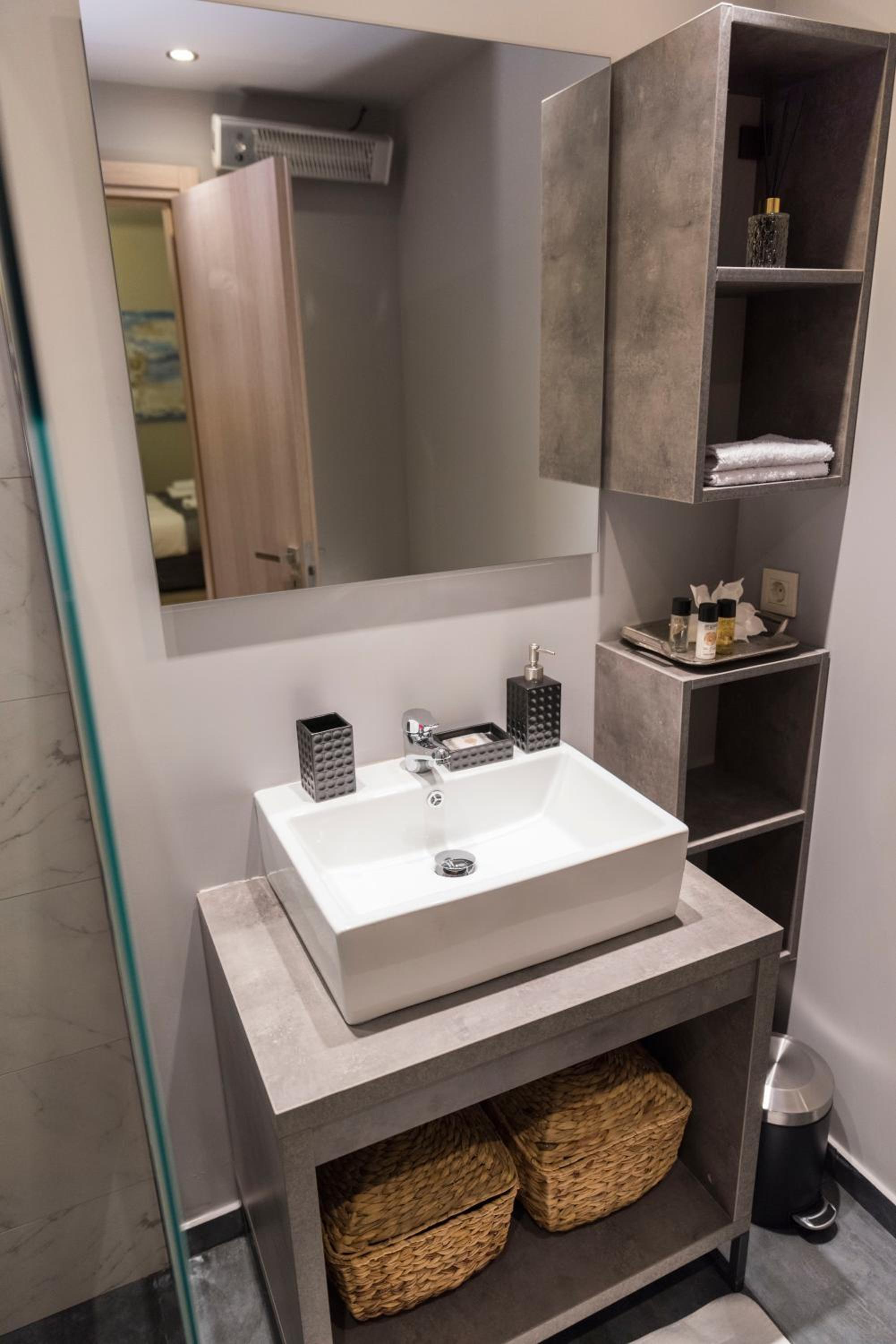 Wisdom Residence Luxury Apartments at Plaka