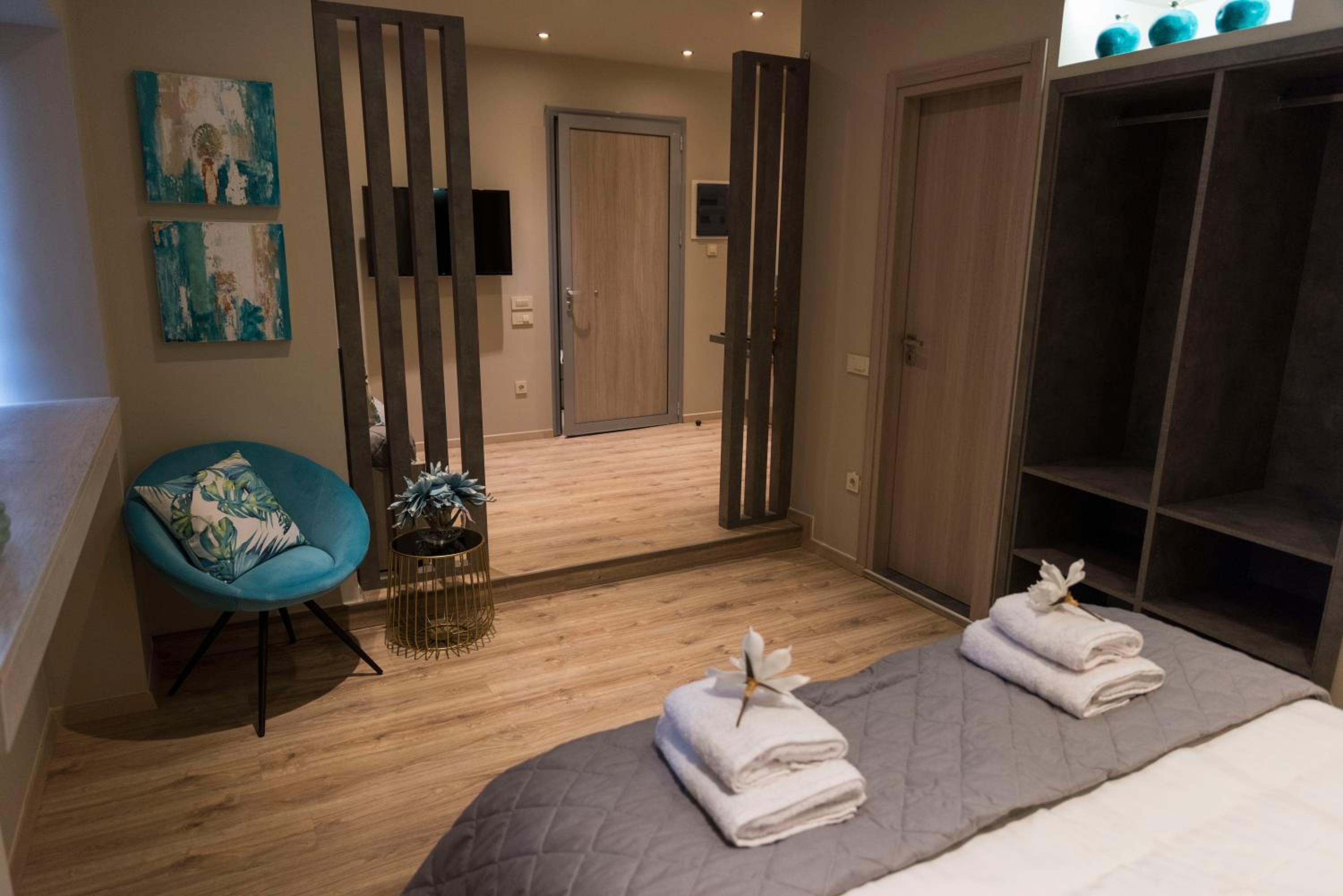 Wisdom Residence Luxury Apartments at Plaka