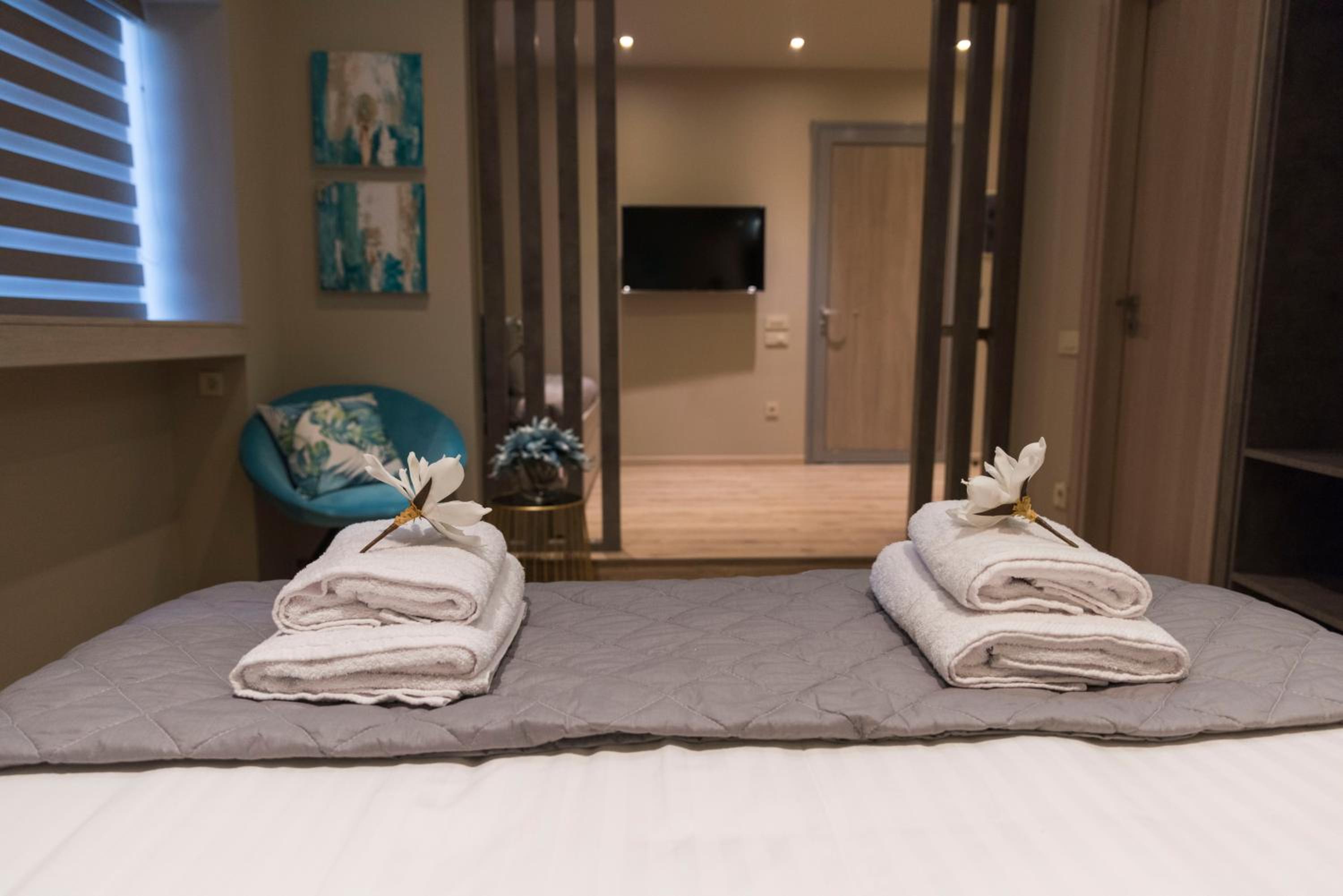 Wisdom Residence Luxury Apartments at Plaka