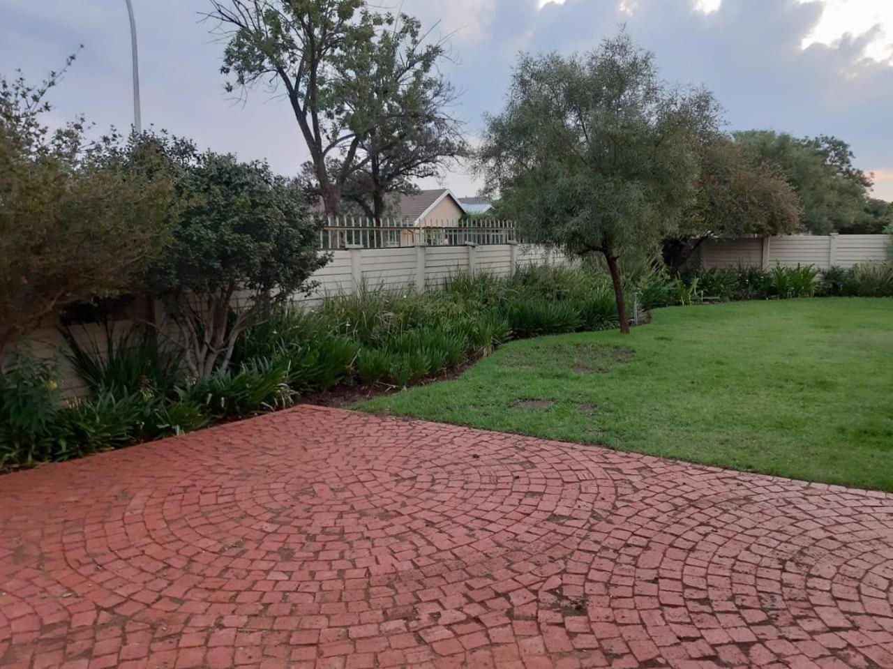Gathering Guesthouse - Aloe room view 2