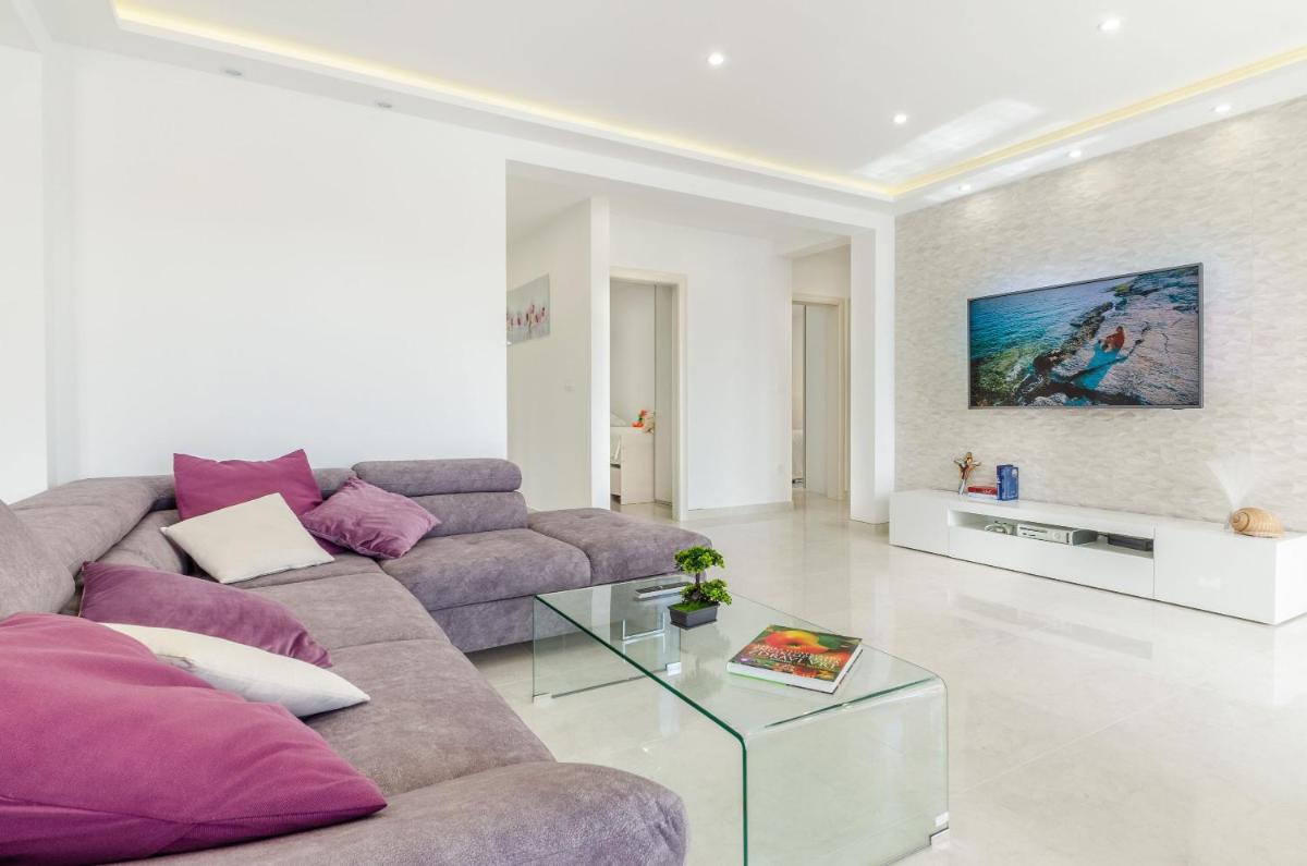 Antea Apartment view 3