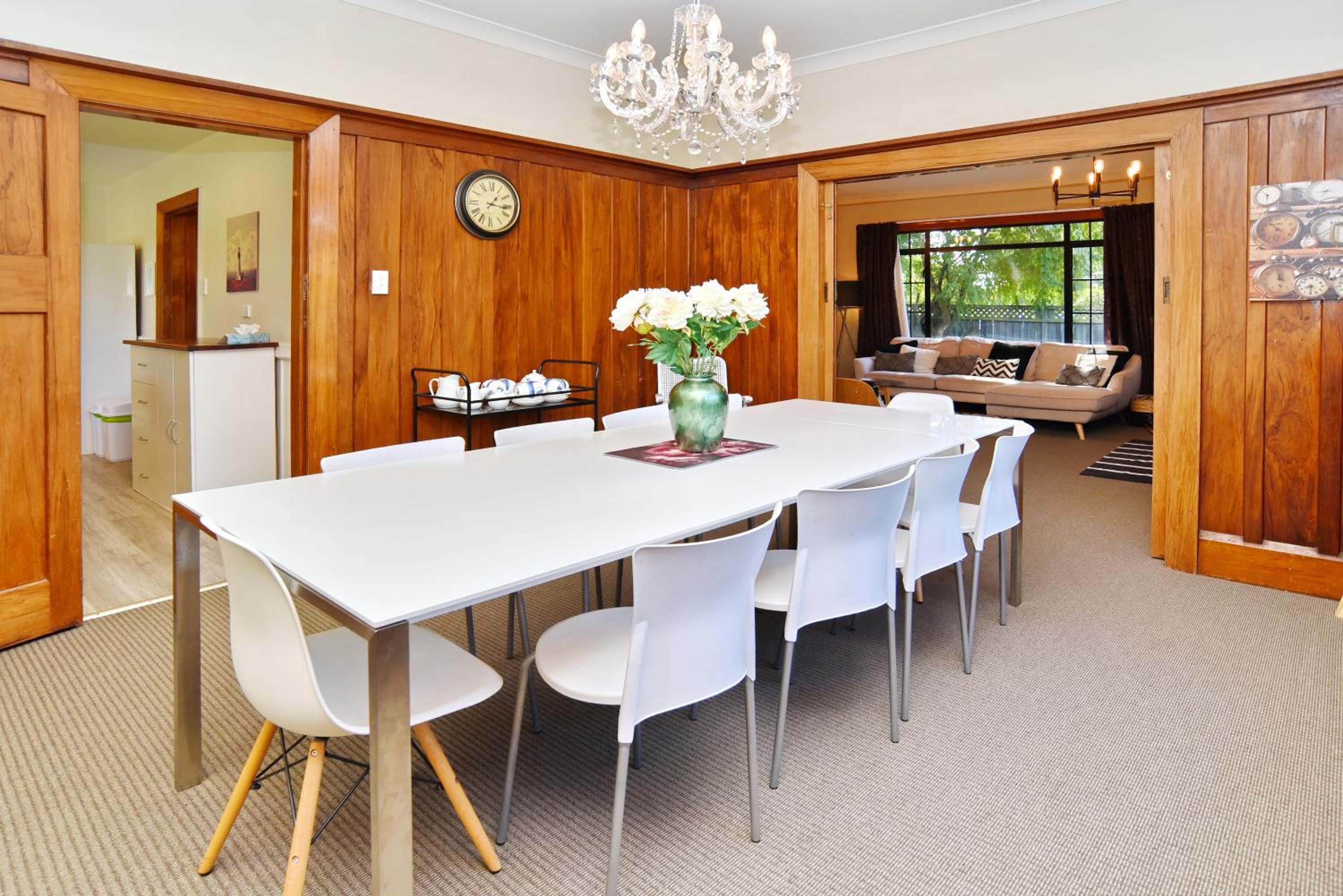 Racecourse Villa - Classic 1935 Charm & Space