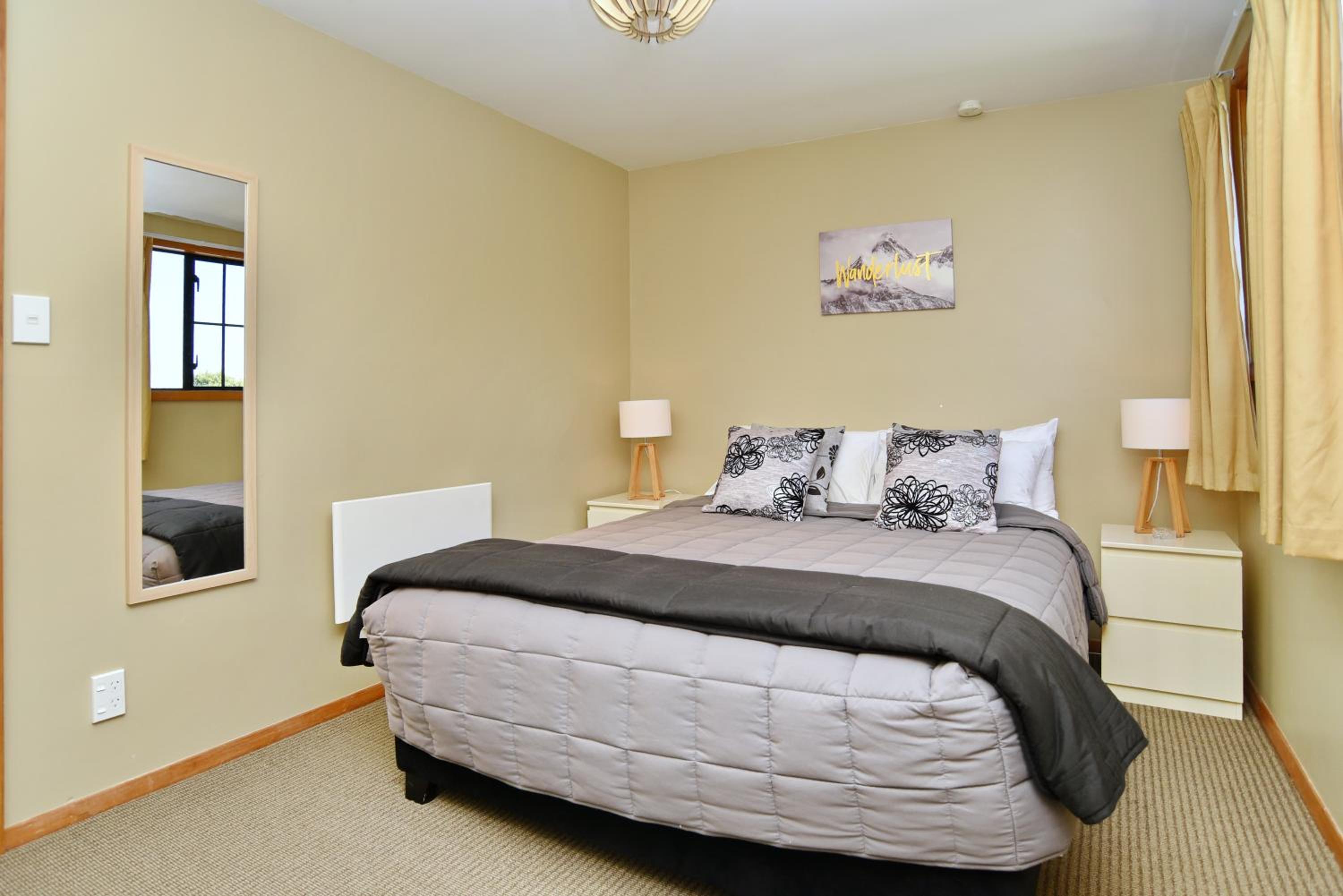 Racecourse Villa - Classic 1935 Charm & Space