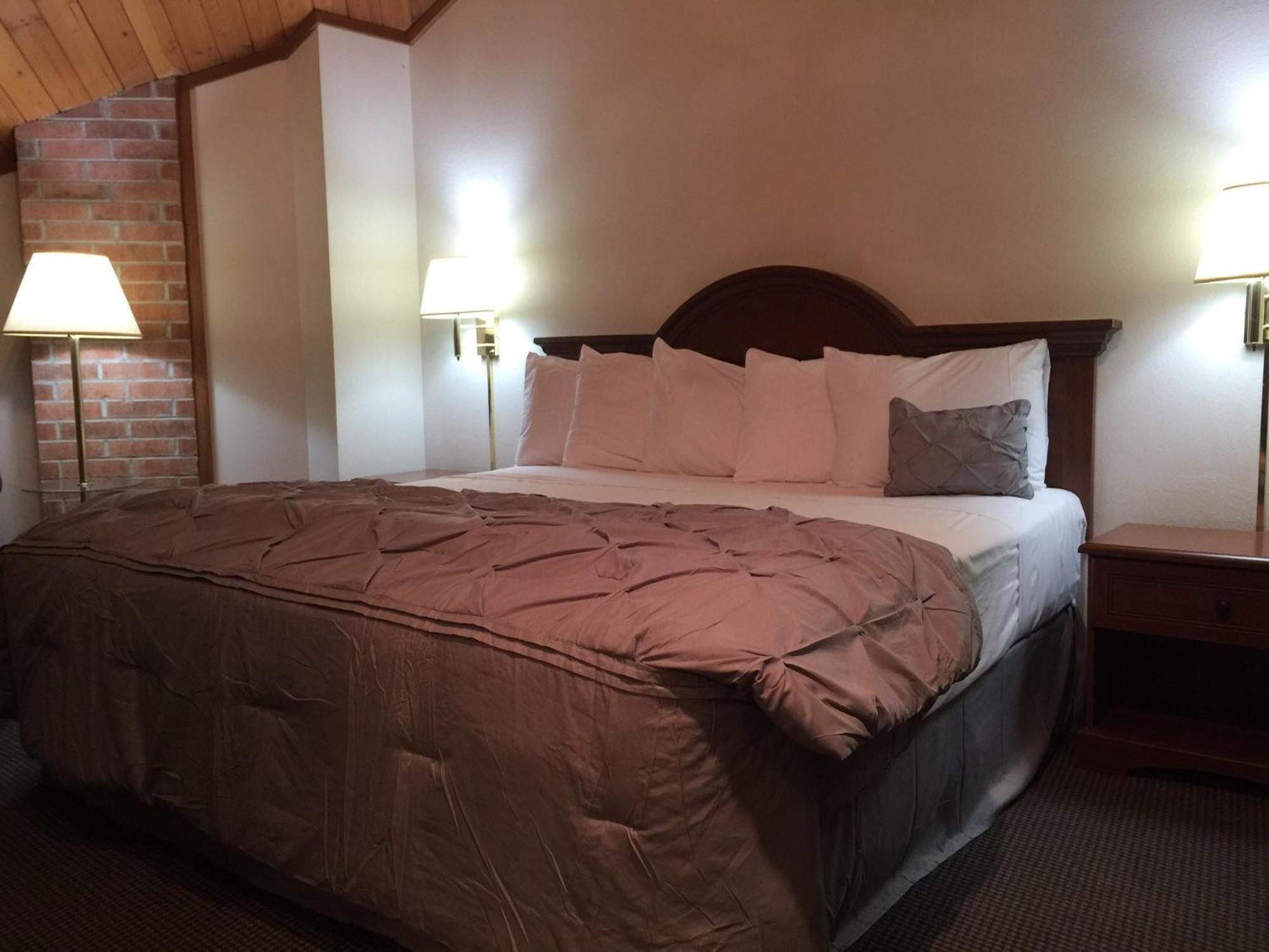Amerihost Inn  Suites Fulton - Property Image 1