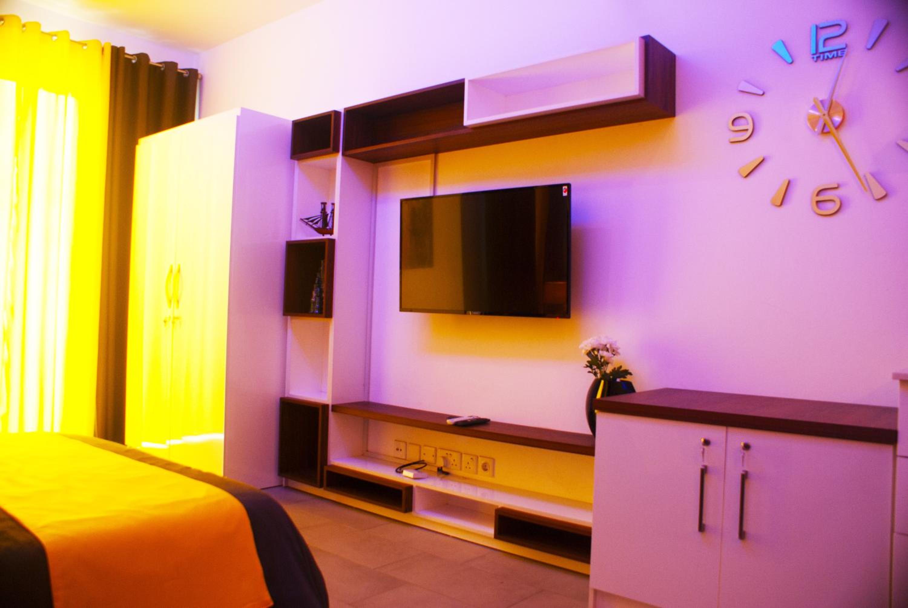 Studio 103, Ebene Square