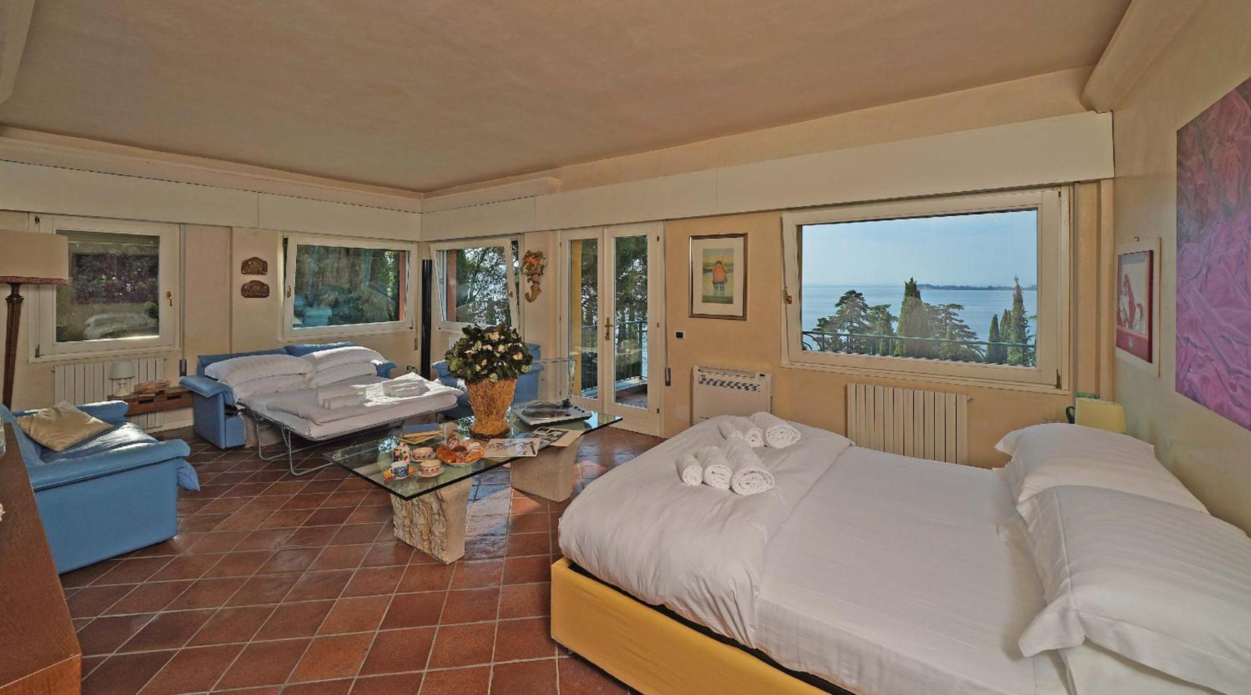 Villa Vibe Luce, beautiful period villa with private pool and lake view view 5