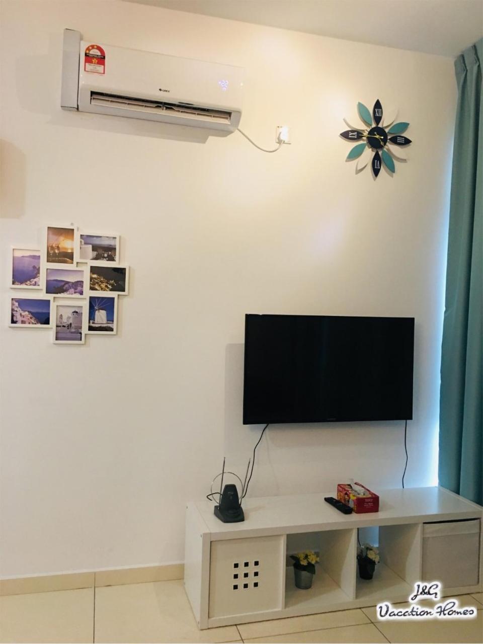 Santorini by J&G - FREE WiFi & Netflix photo 3