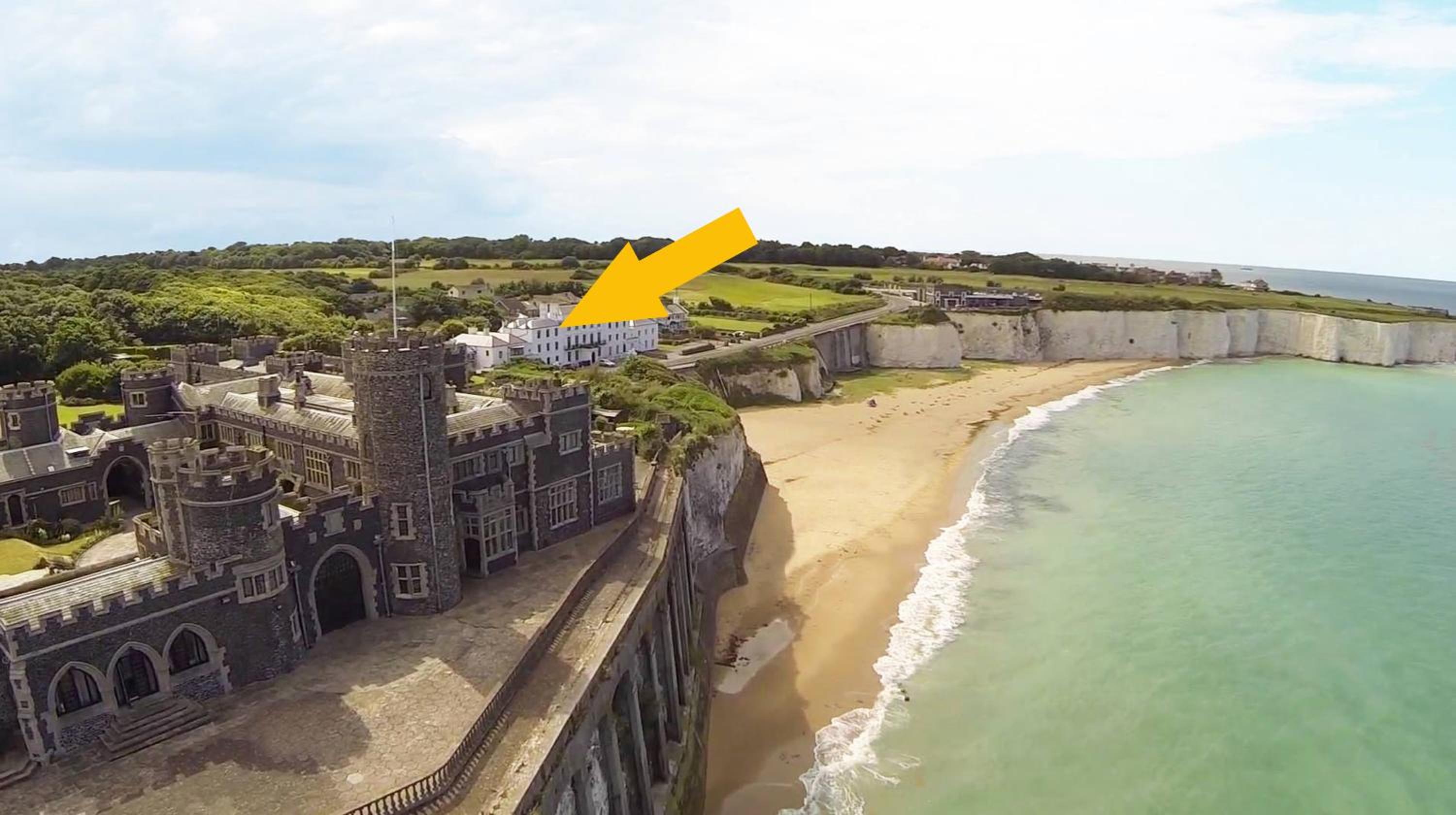 Broadstairs Beach Holiday Apartments, opposite Kingsgate Bay with a parking space view 4