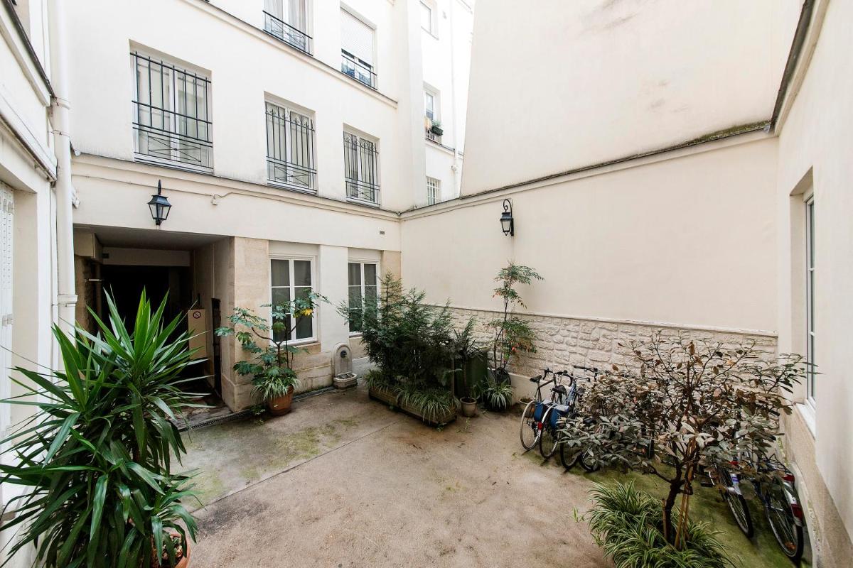 Refurbished Central Paris Flat by GuestReady
