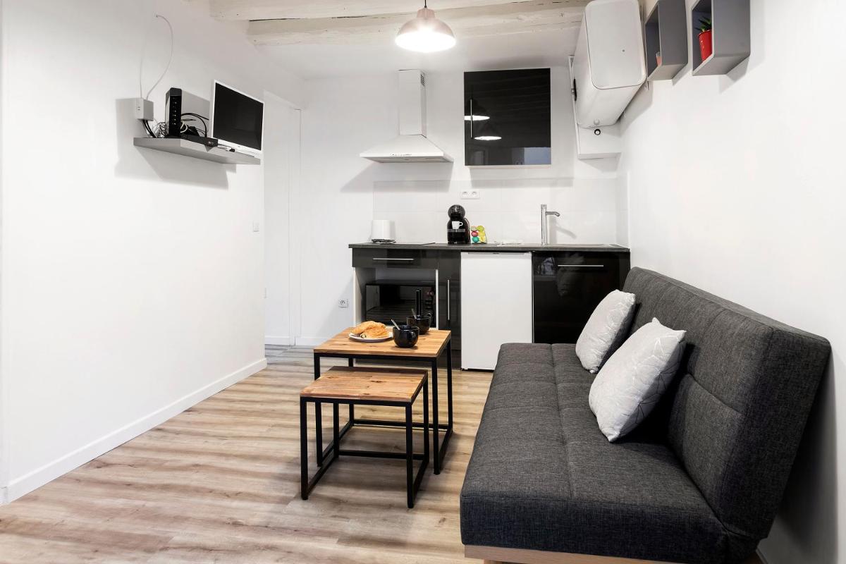 Refurbished Central Paris Flat by GuestReady