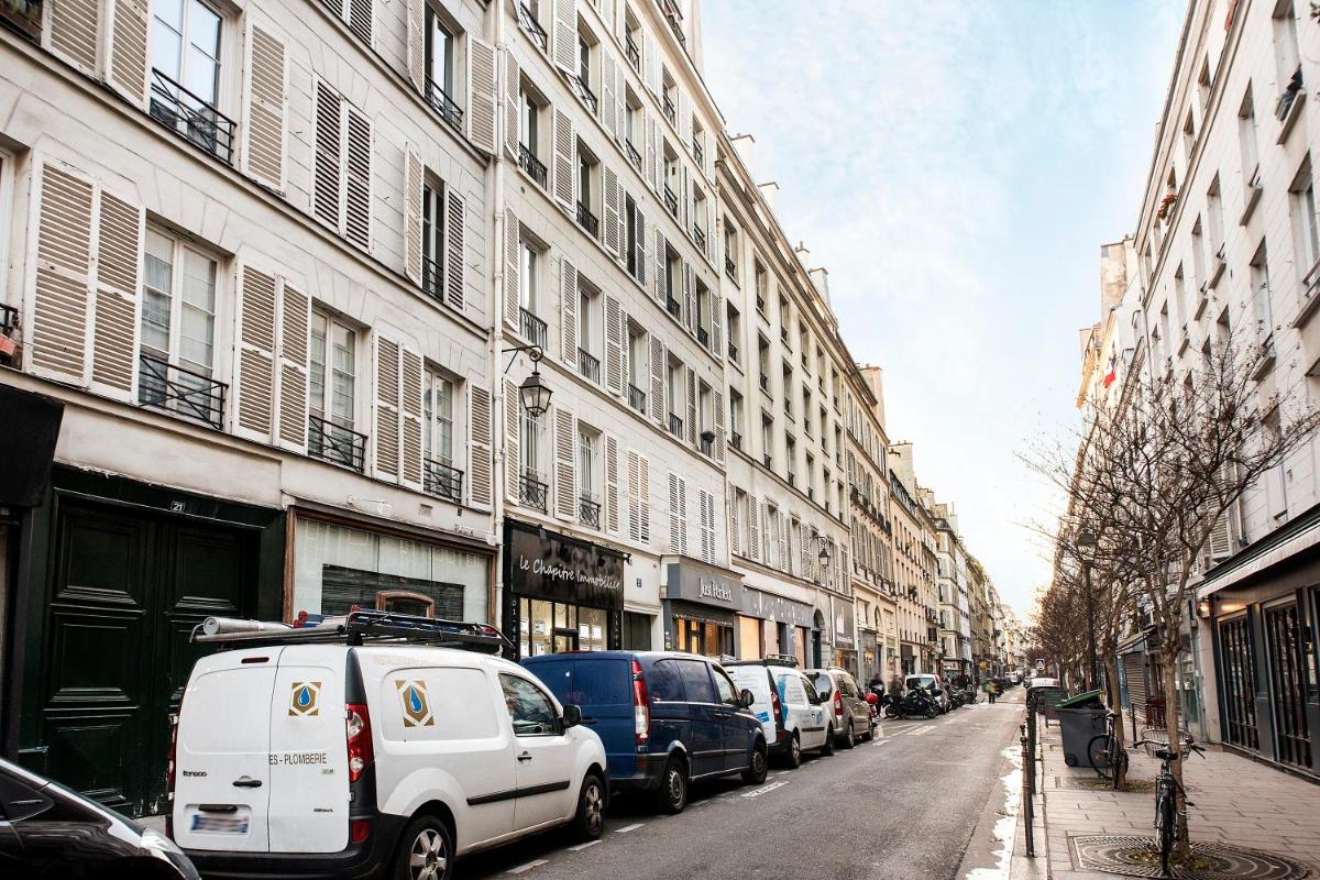 Refurbished Central Paris Flat by GuestReady