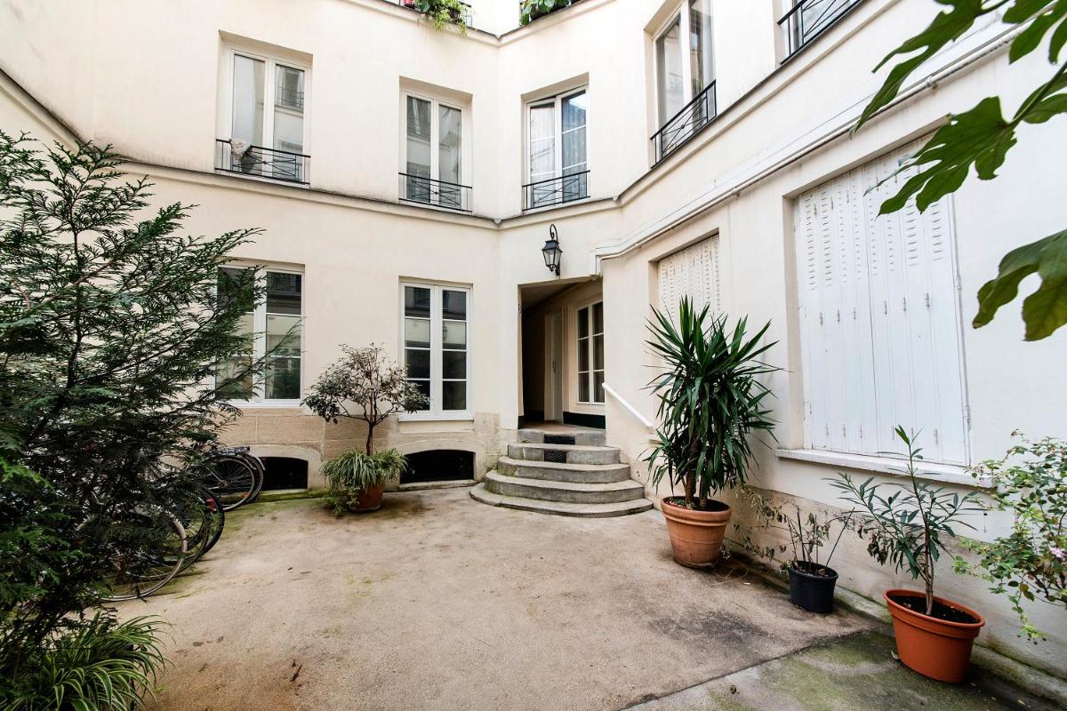 Refurbished Central Paris Flat by GuestReady