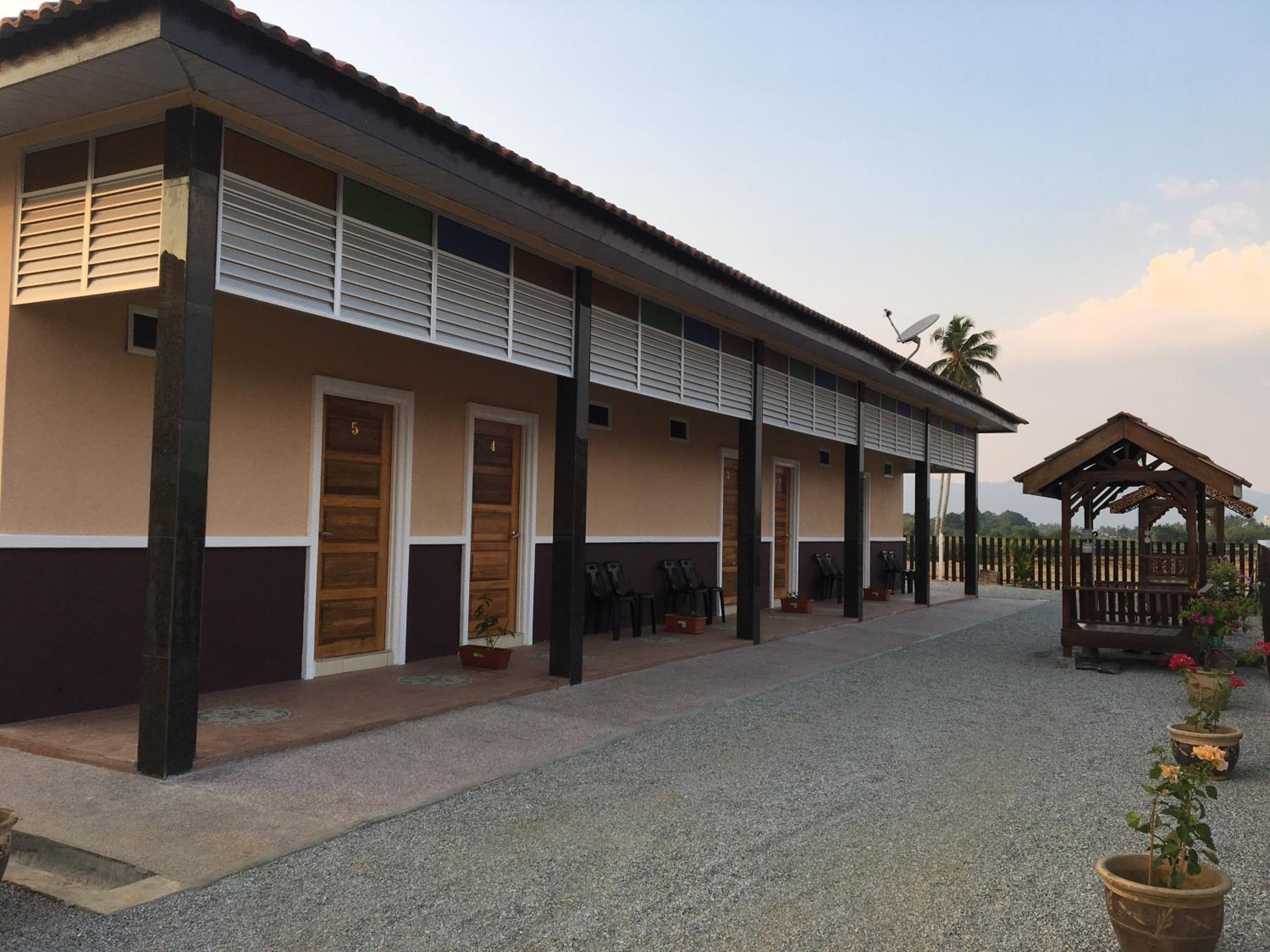 D’ Village Cottage