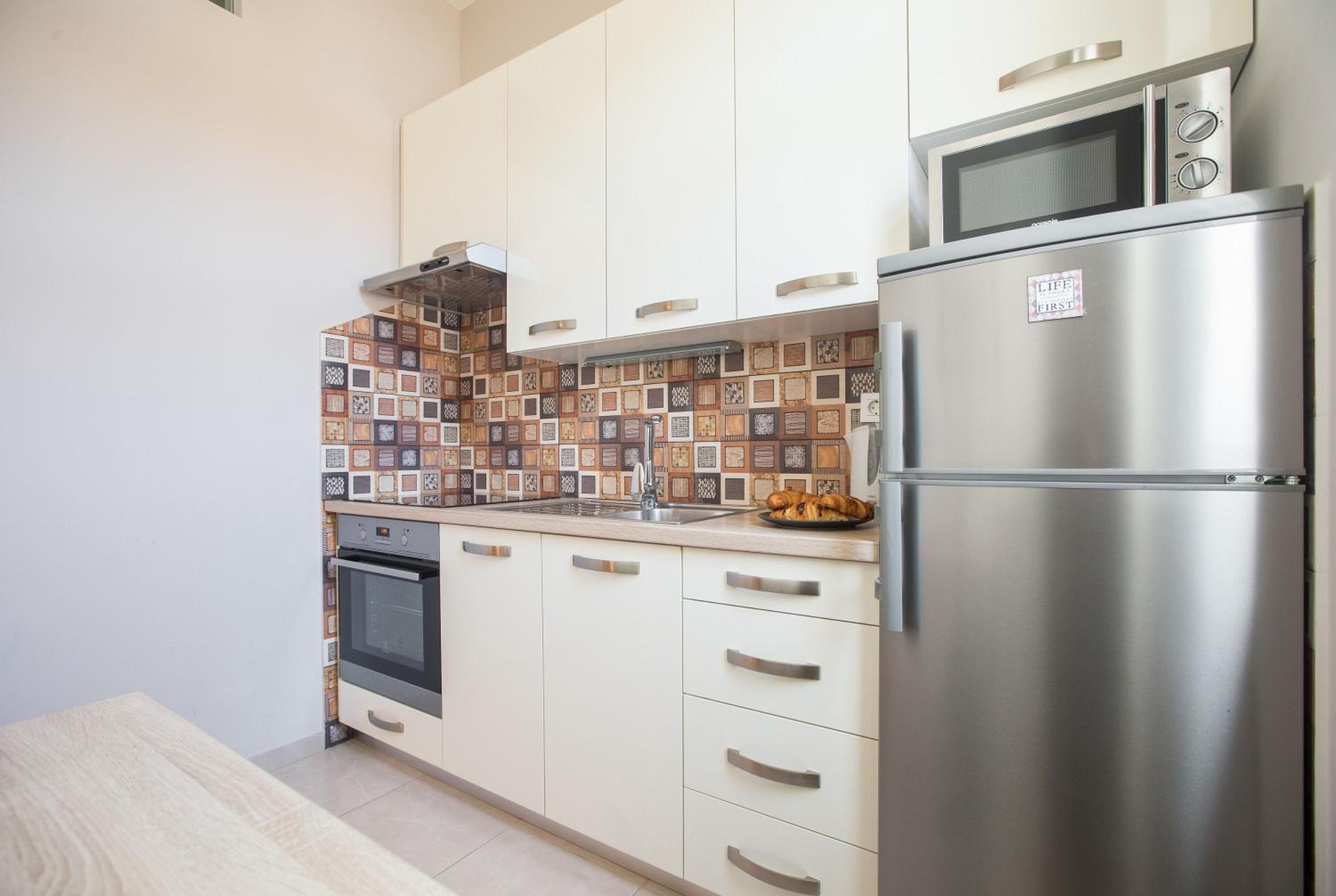 Angela Main Street Luxury Oasis & Free parking view 4