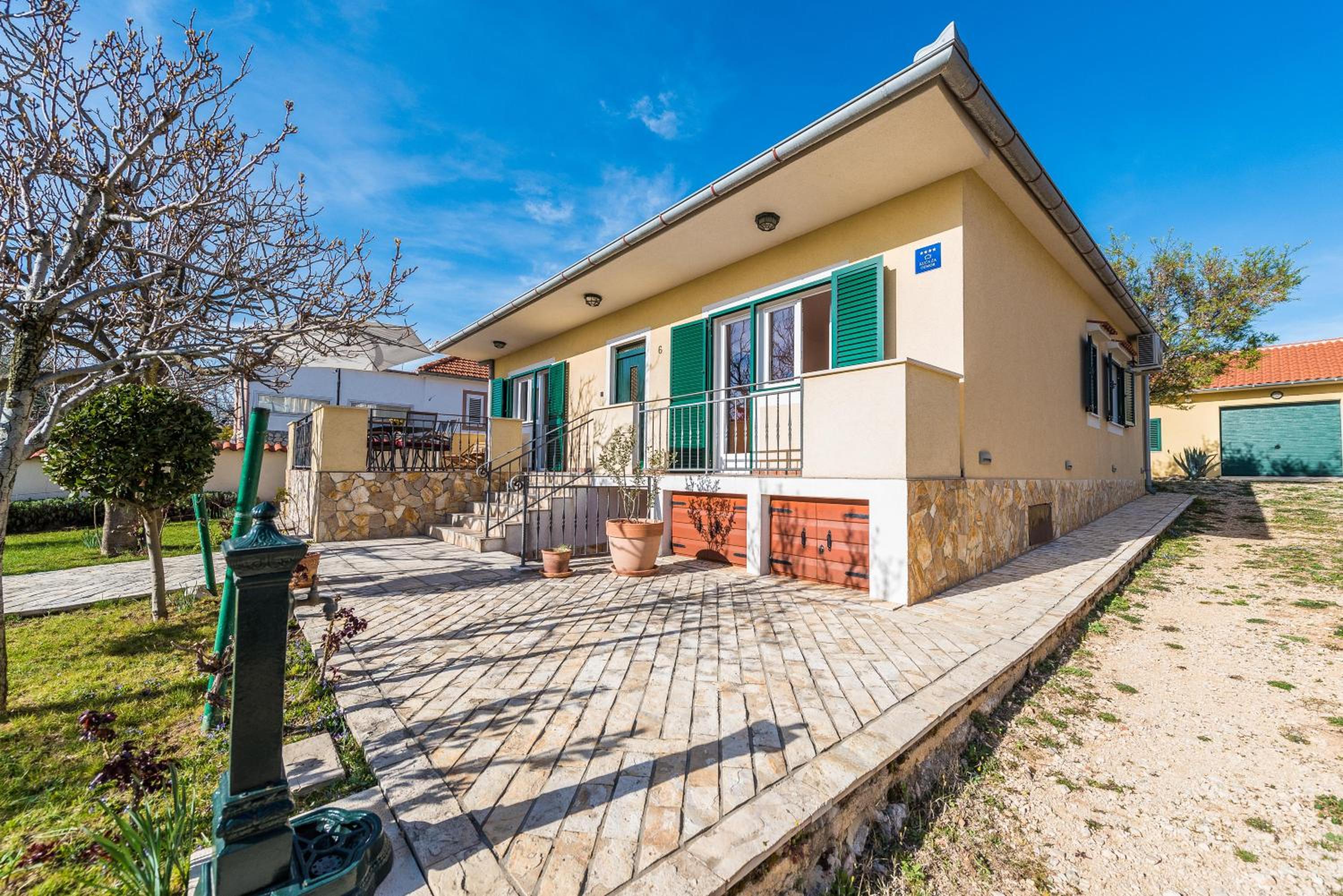 Holiday House Lavanda view 2