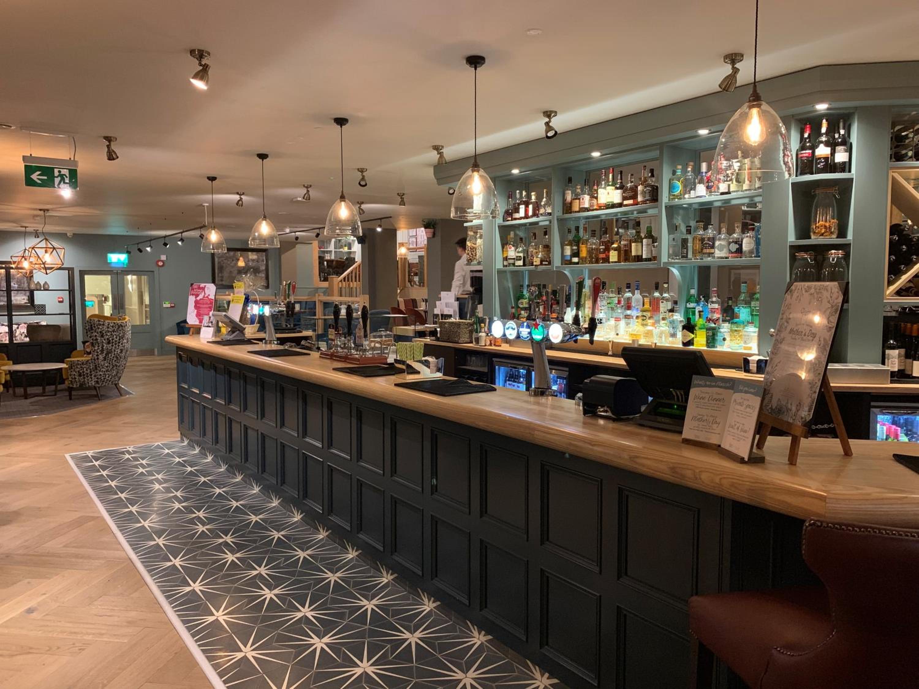 Romsey Vacations - Potters Heron Hotel - Property Image 3
