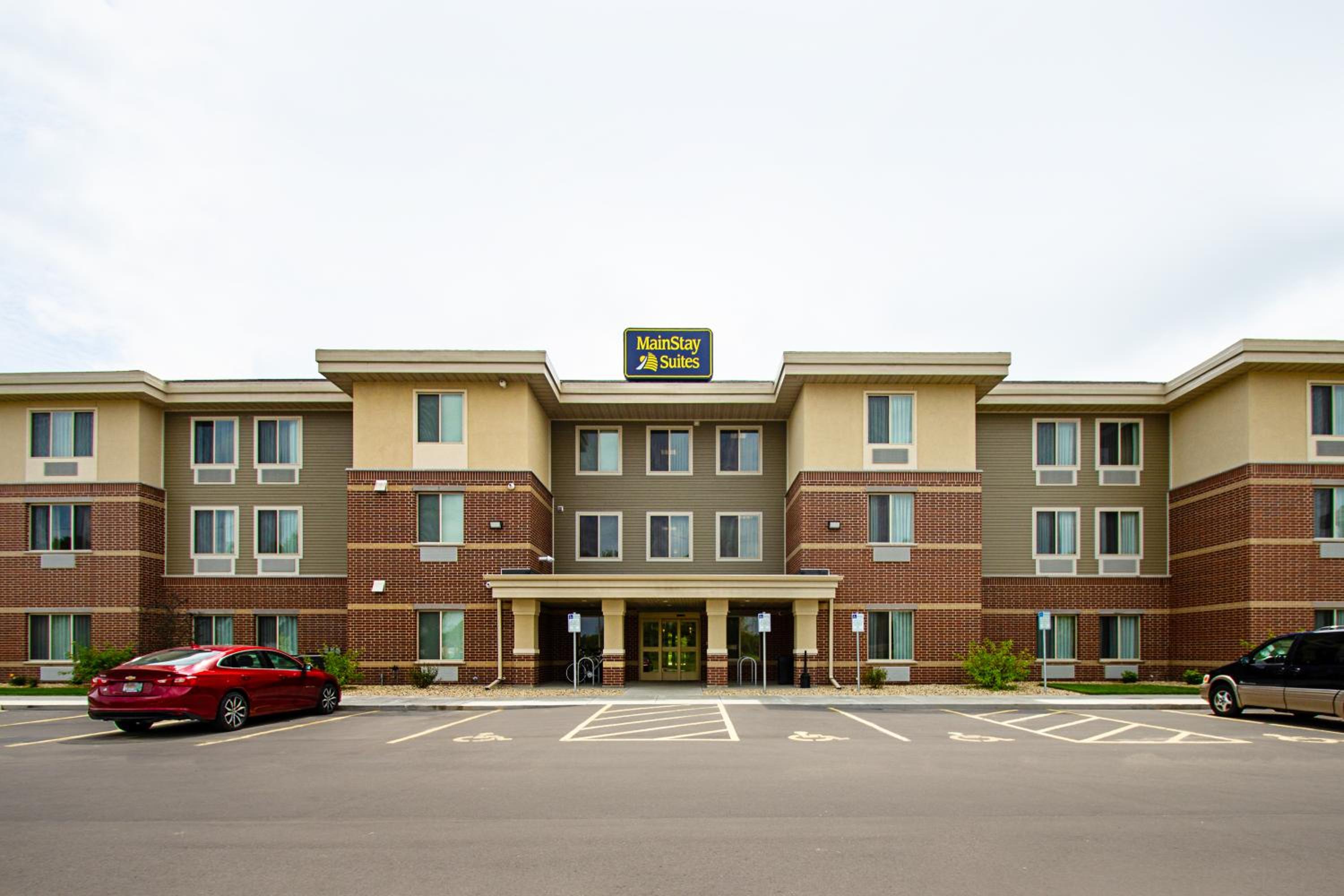 Hotel MainStay Suites Madison - Monona - Image 1