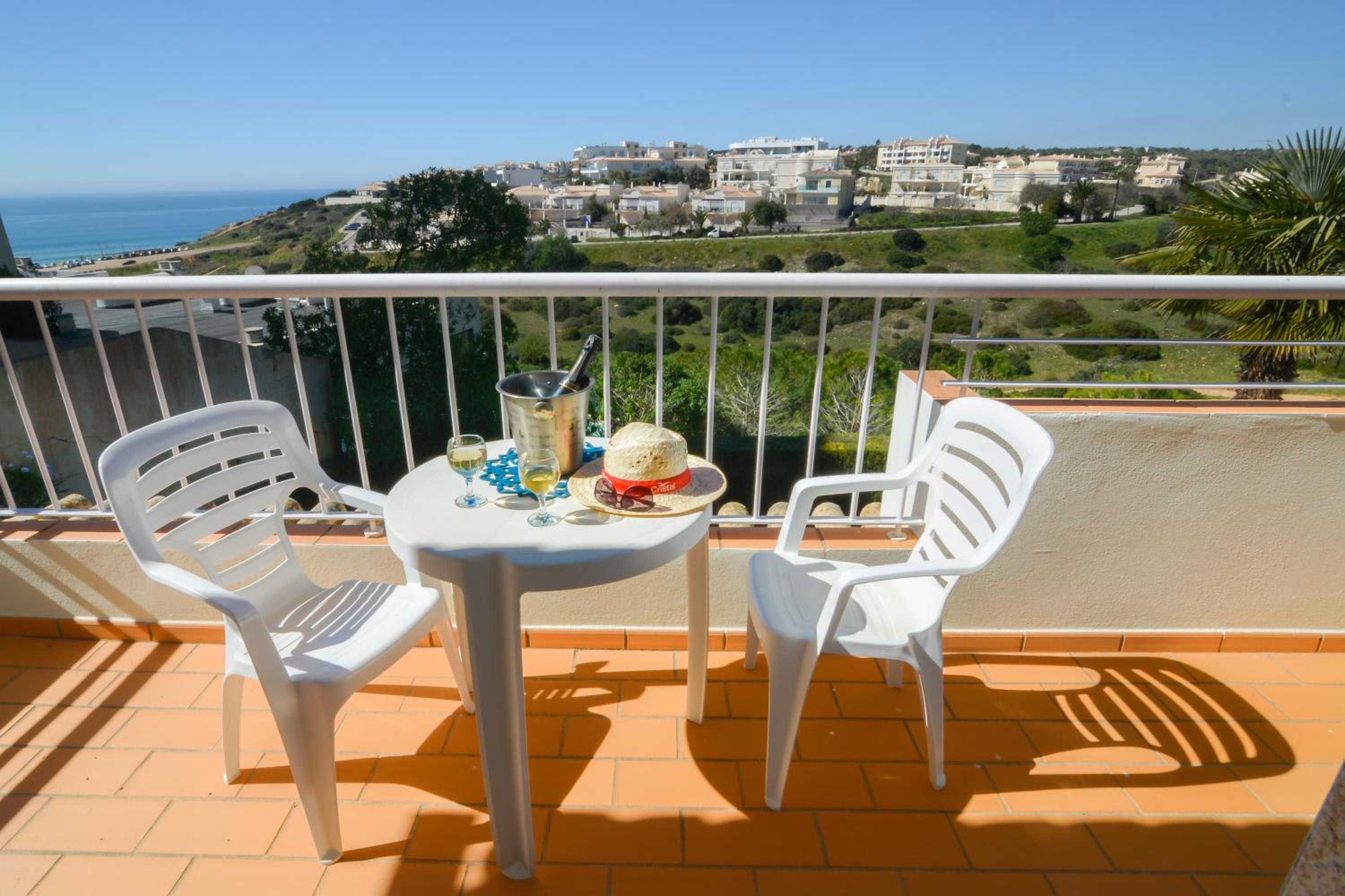 Vilita en Lagos — balance & terrace