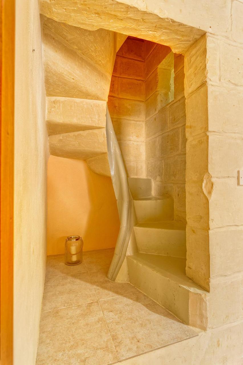 Traditional Maltese Townhouse, Roof Terrace and Views - Property Image 1