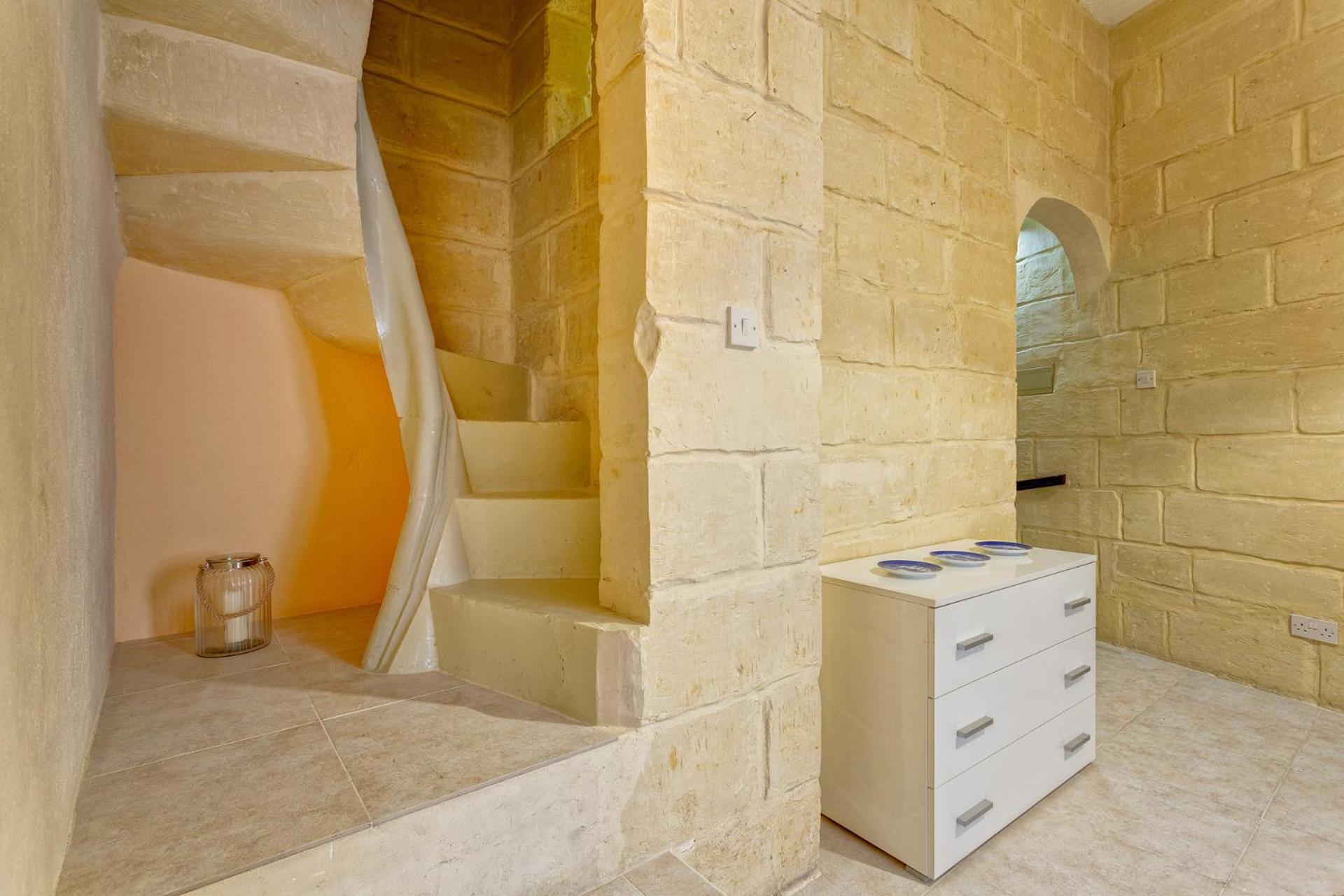 Traditional Maltese Townhouse, Roof Terrace and Views - Property Image 7