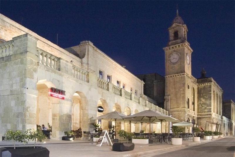 Traditional Maltese Townhouse, Roof Terrace and Views - Property Image 19