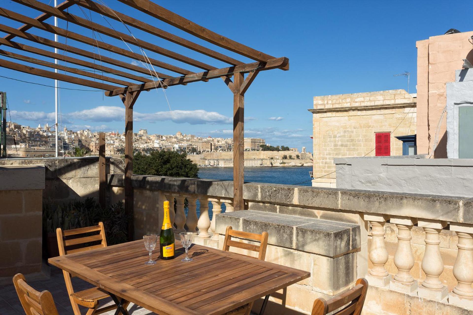 Traditional Maltese Townhouse, Roof Terrace and Views - Property Image 31