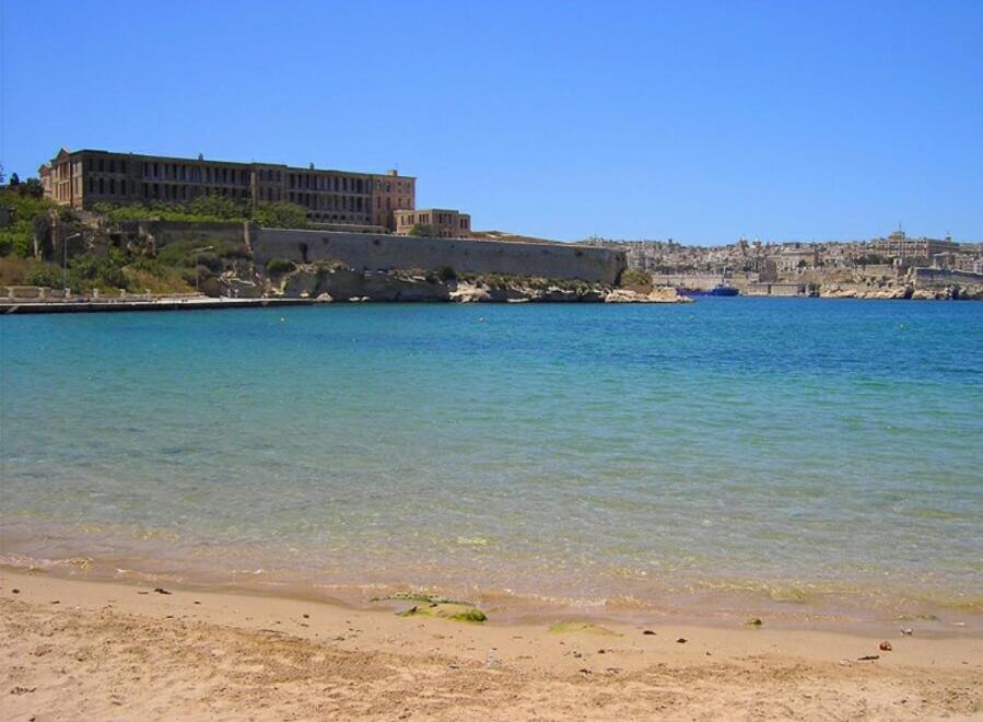 Traditional Maltese Townhouse, Roof Terrace and Views - Property Image 23