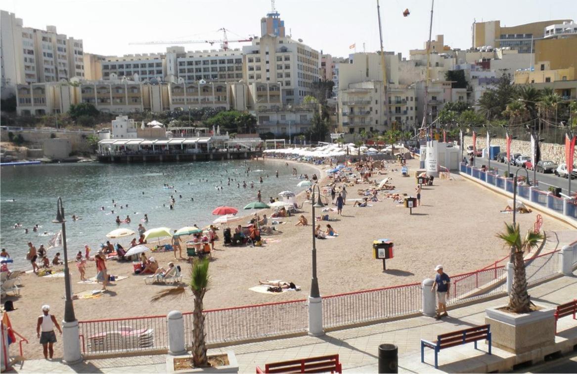 Traditional Maltese Townhouse, Roof Terrace and Views - Property Image 21