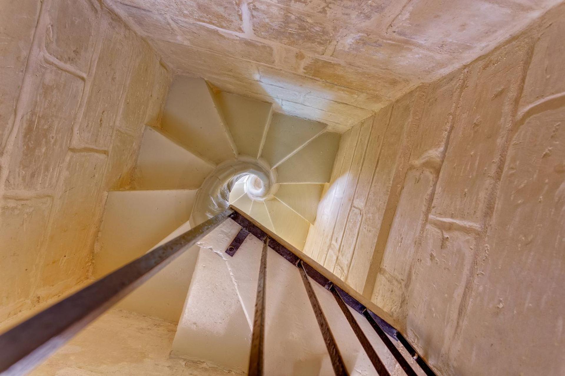 Traditional Maltese Townhouse, Roof Terrace and Views - Property Image 6