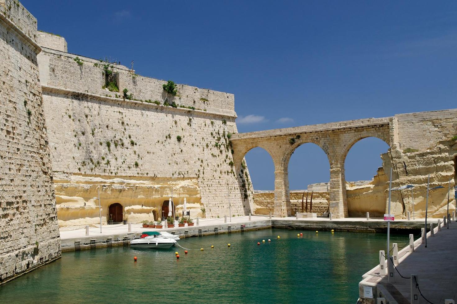 Traditional Maltese Townhouse, Roof Terrace and Views - Property Image 13