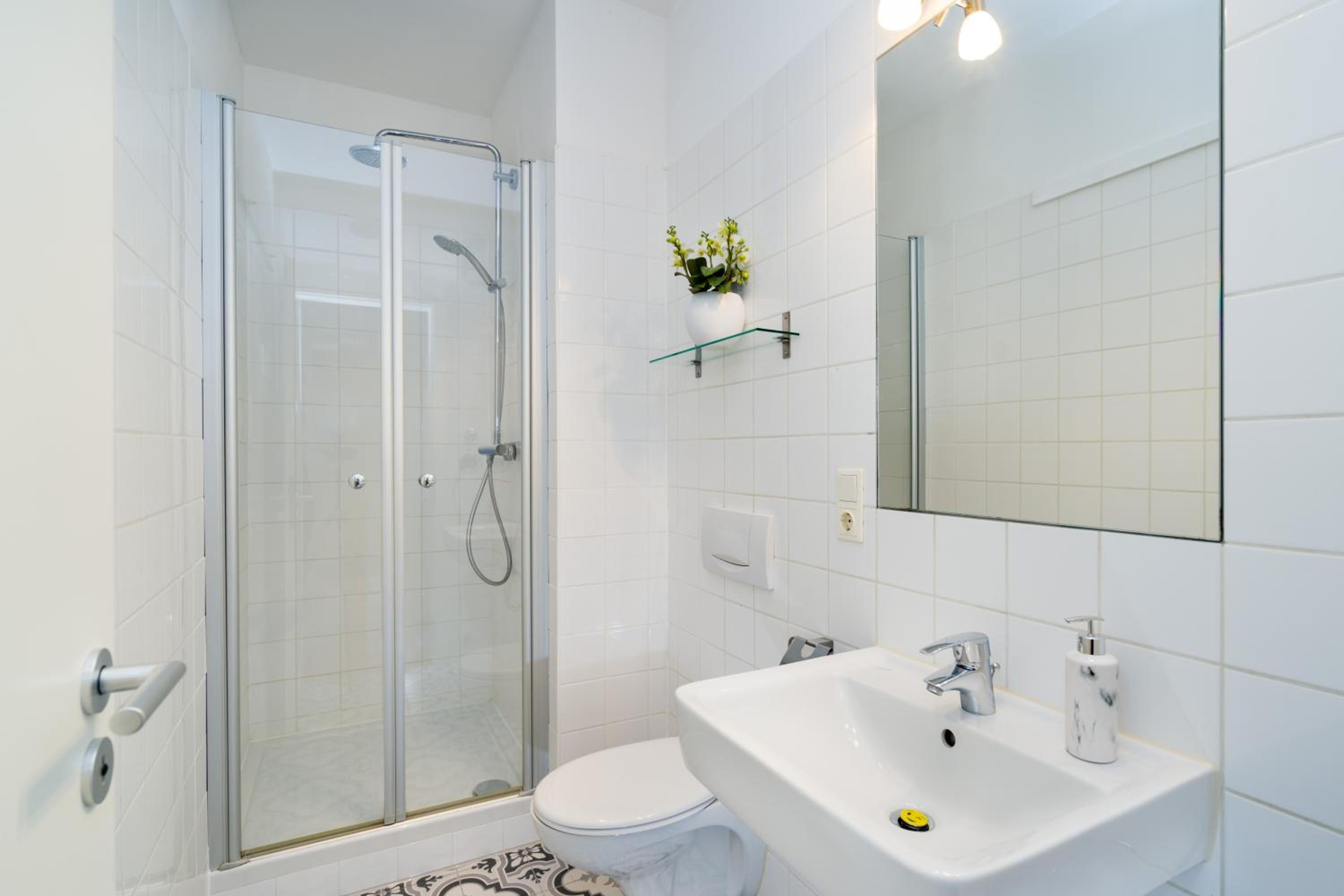 The Melchior, Luxury Industry Loft in Mitte, group & family friendly, 2 bath rooms, big dining table, ideal for 4 - 6 Guests